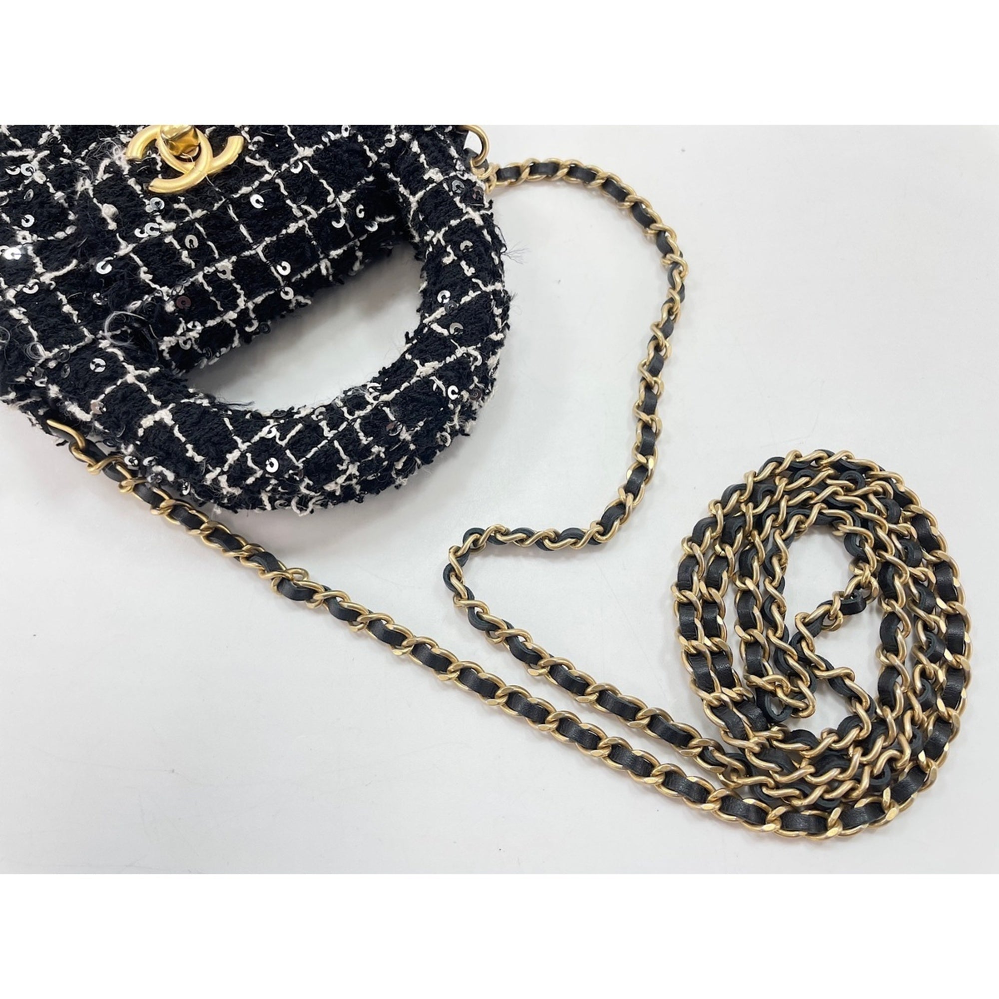 Chanel Black Shoulder Bag (Pre-Owned)