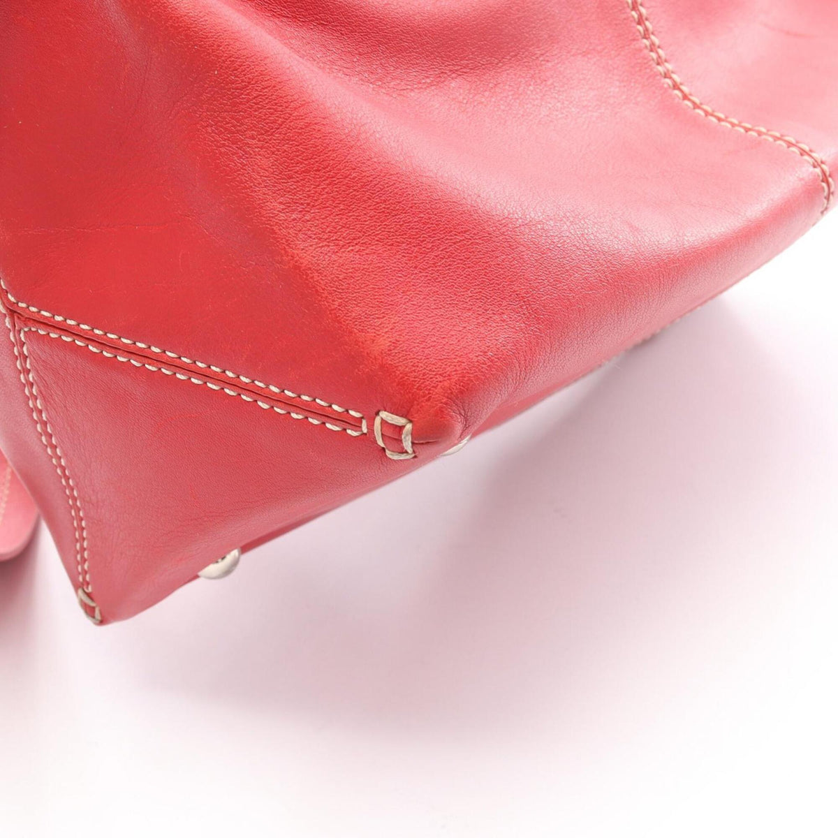 Tod's Red Color Leather Handbag Tote Bag (Pre-Owned)
