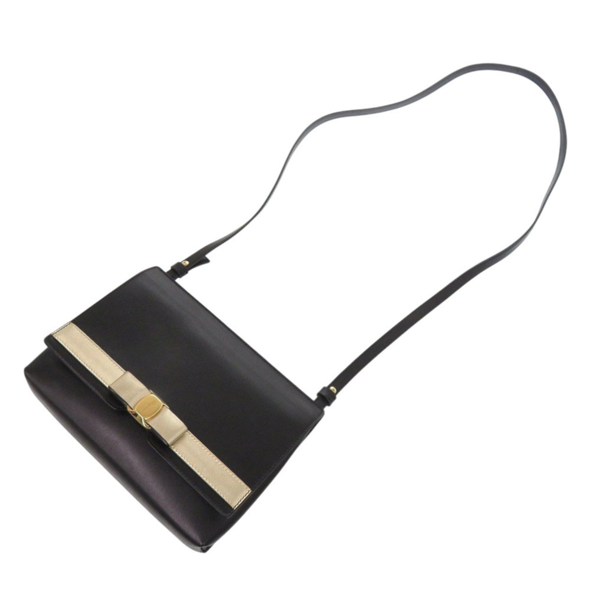 Salvatore Ferragamo Black Leather Shoulder Bag (Pre-Owned)
