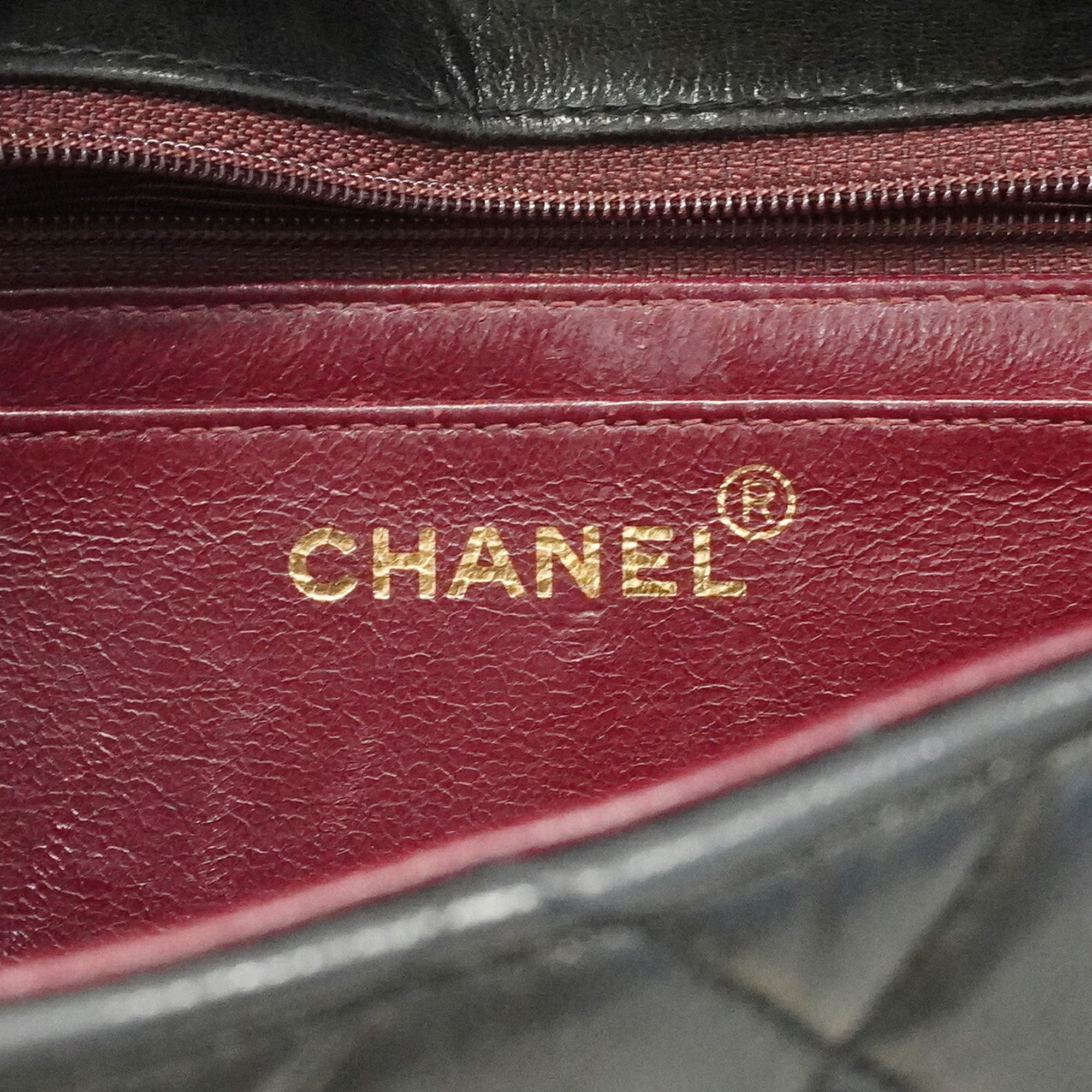 Chanel Black Leather Handbag (Pre-Owned)