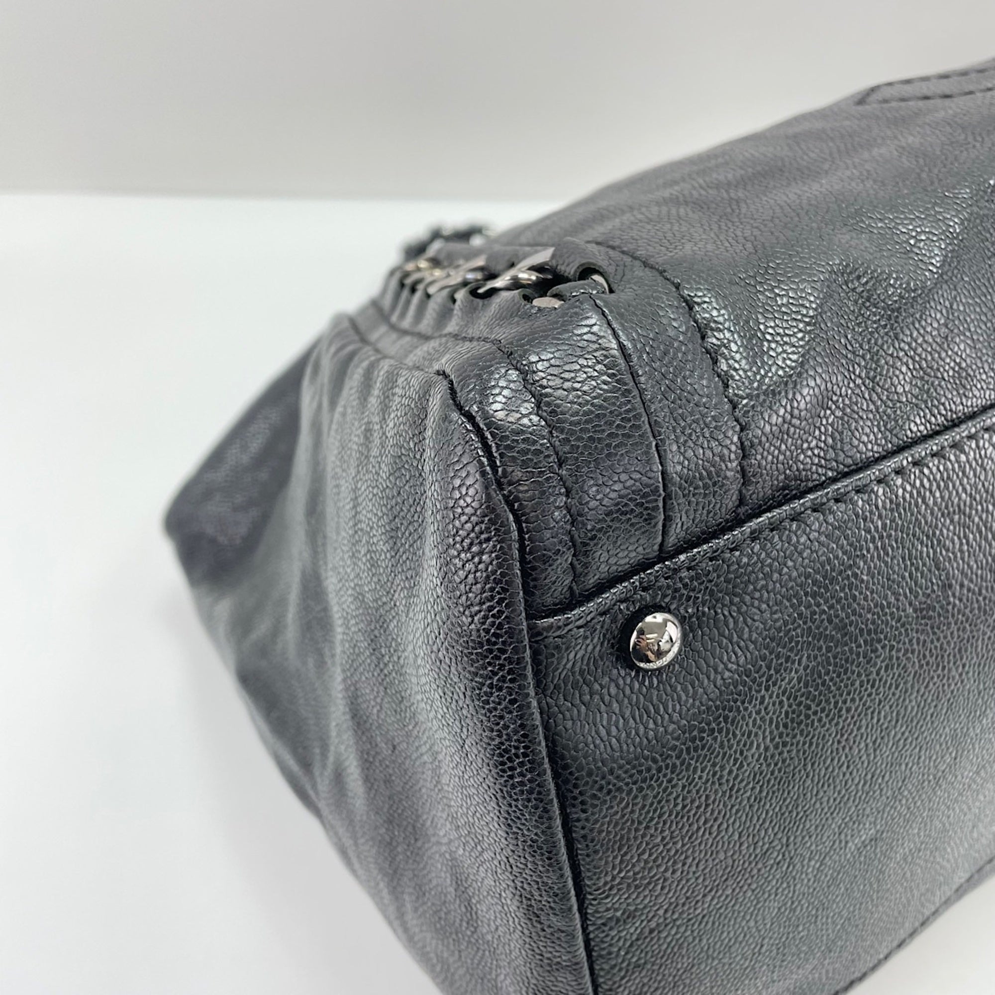 Chanel Black Shoulder Bag (Pre-Owned)