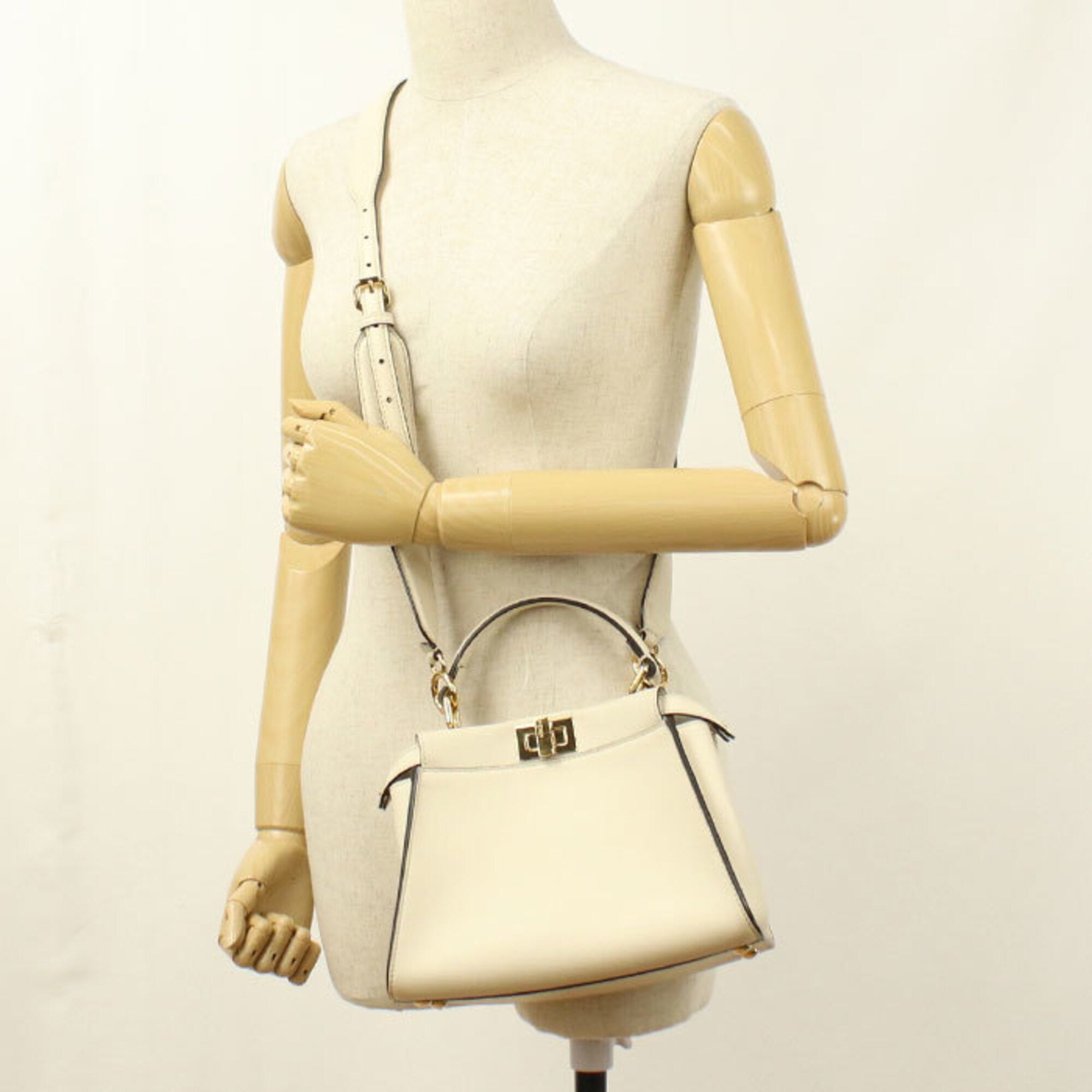 Fendi Ivory Leather Handbag (Pre-Owned)
