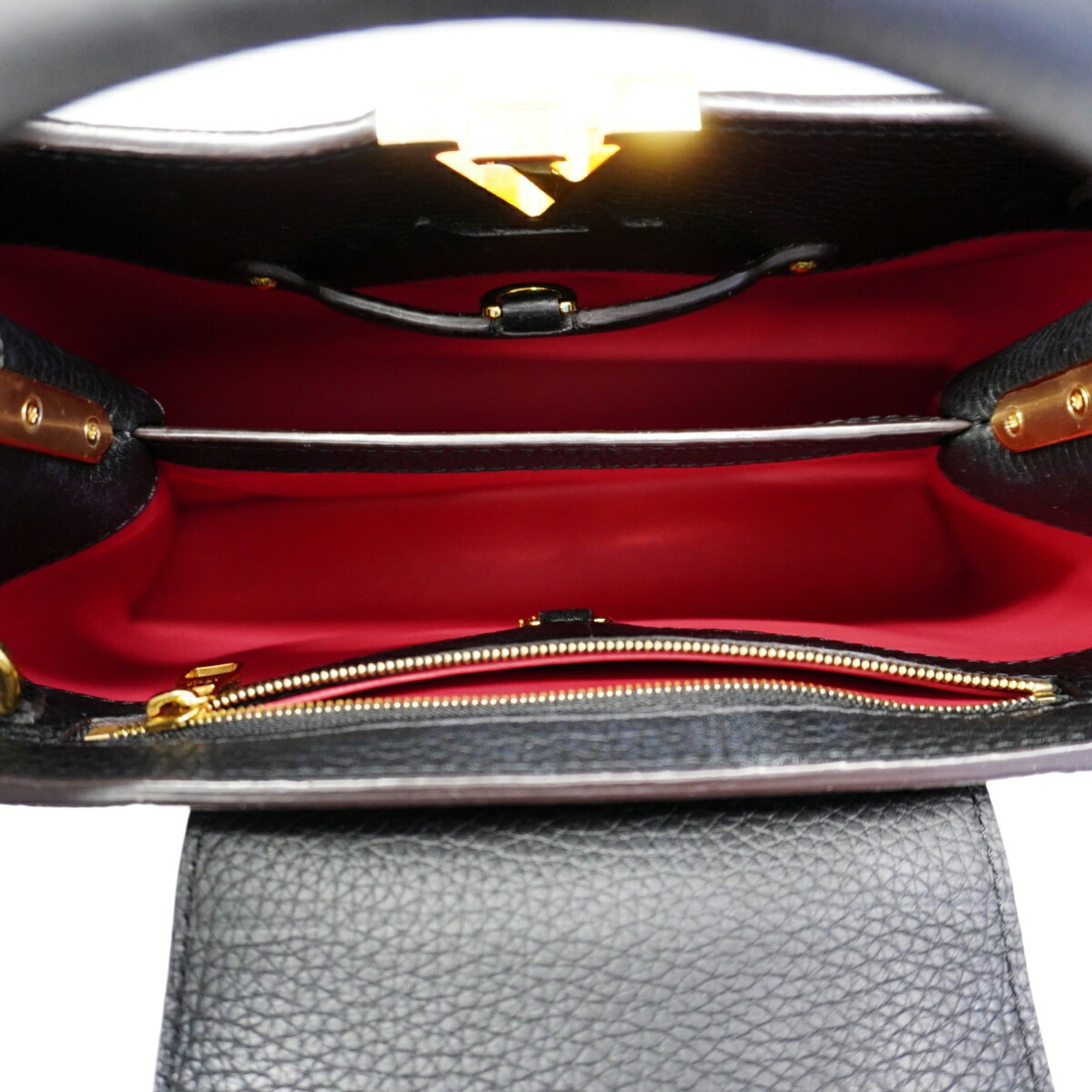 Louis Vuitton Noir Handbag (Pre-Owned)