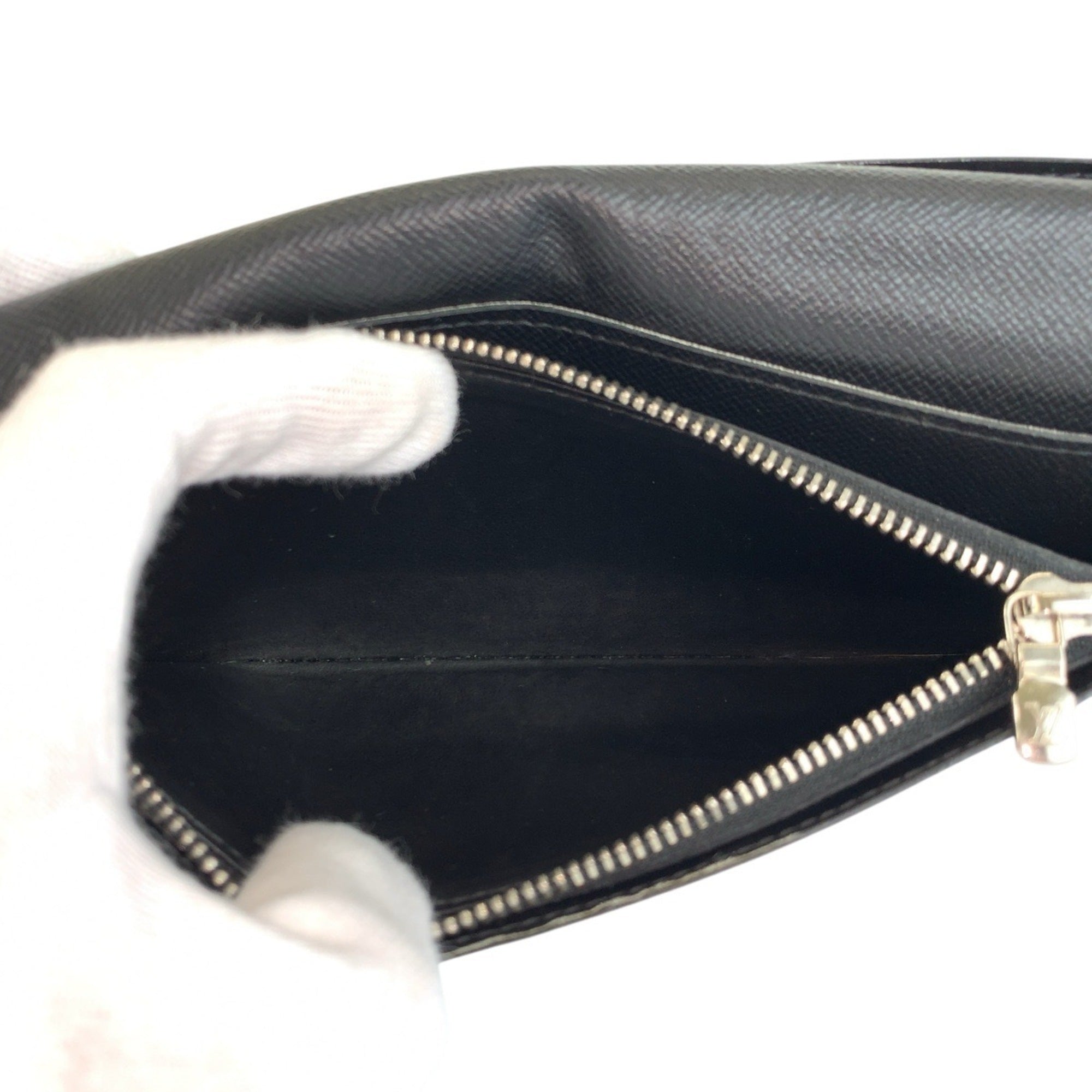 Louis Vuitton Black Noir Taiga Leather Coin Purse/Coin Case (Pre-Owned)