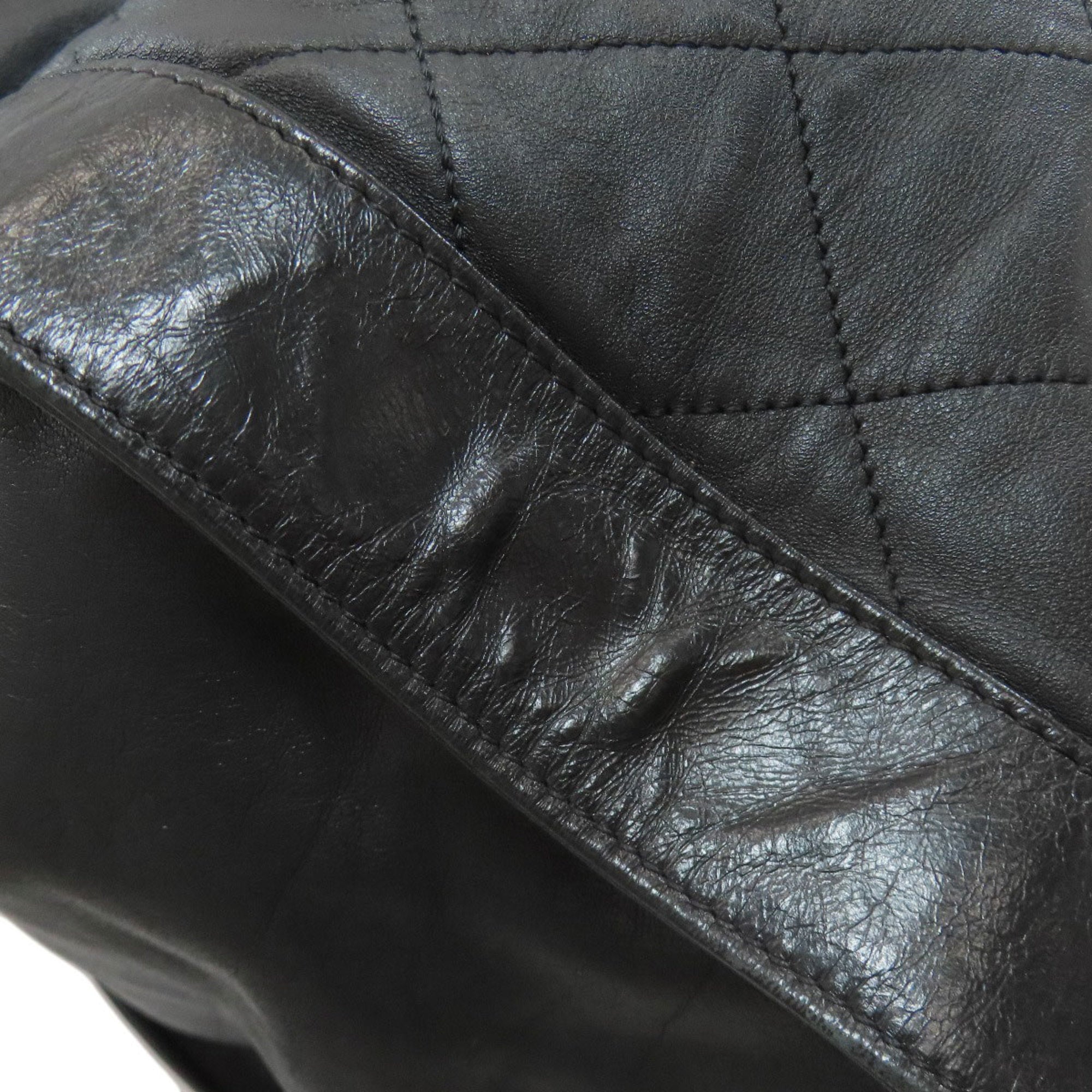Chanel Black Leather Shoulder Bag (Pre-Owned)