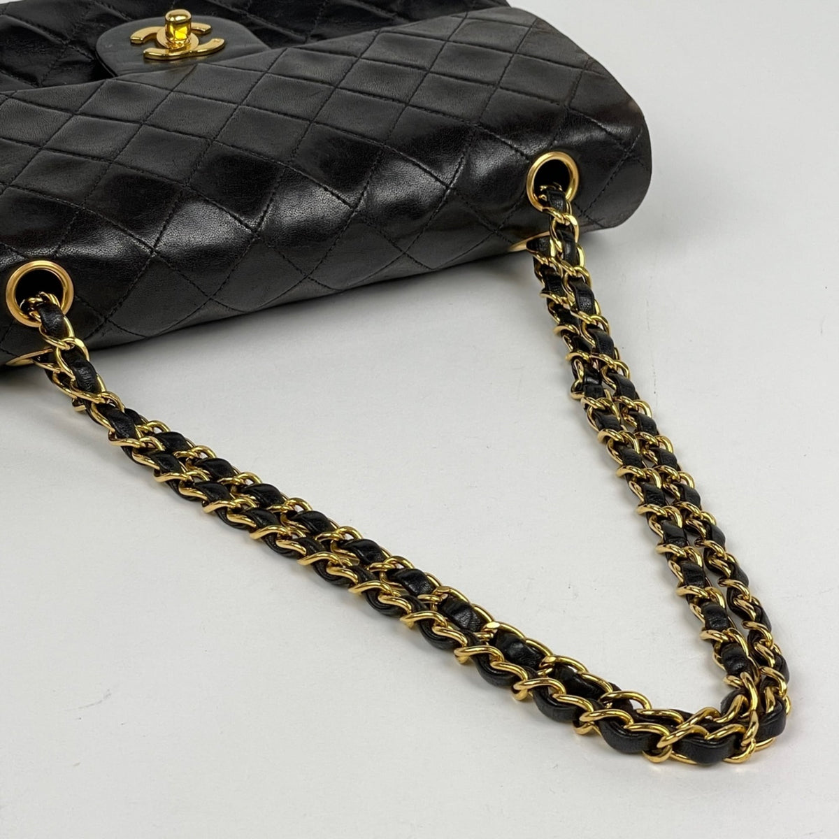 Chanel Matelasse Black Leather Shoulder Bag (Pre-Owned)