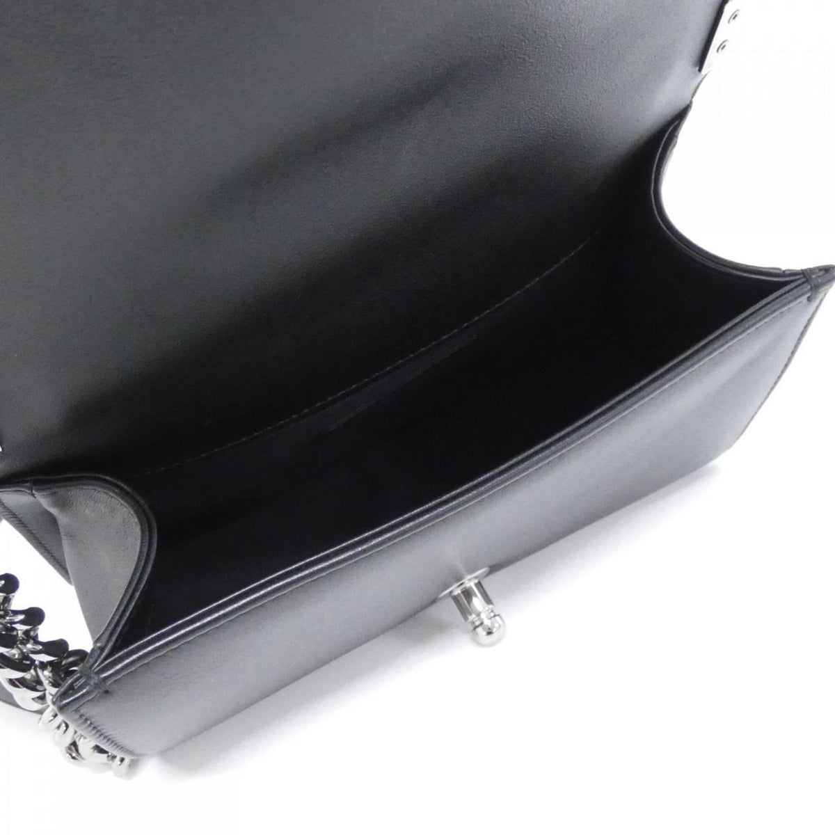 Chanel Black Leather Shoulder Bag (Pre-Owned)