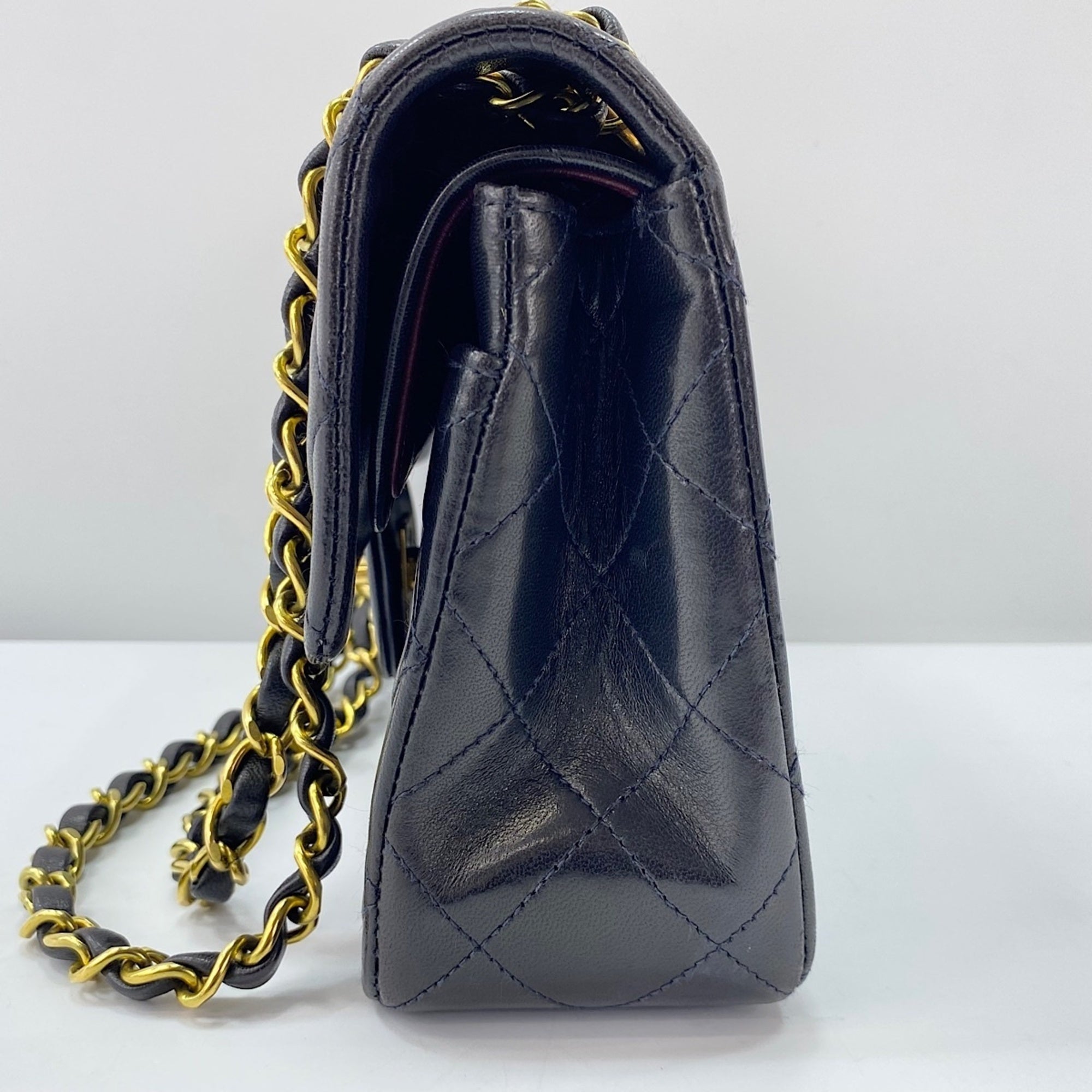 Chanel Black Shoulder Bag (Pre-Owned)