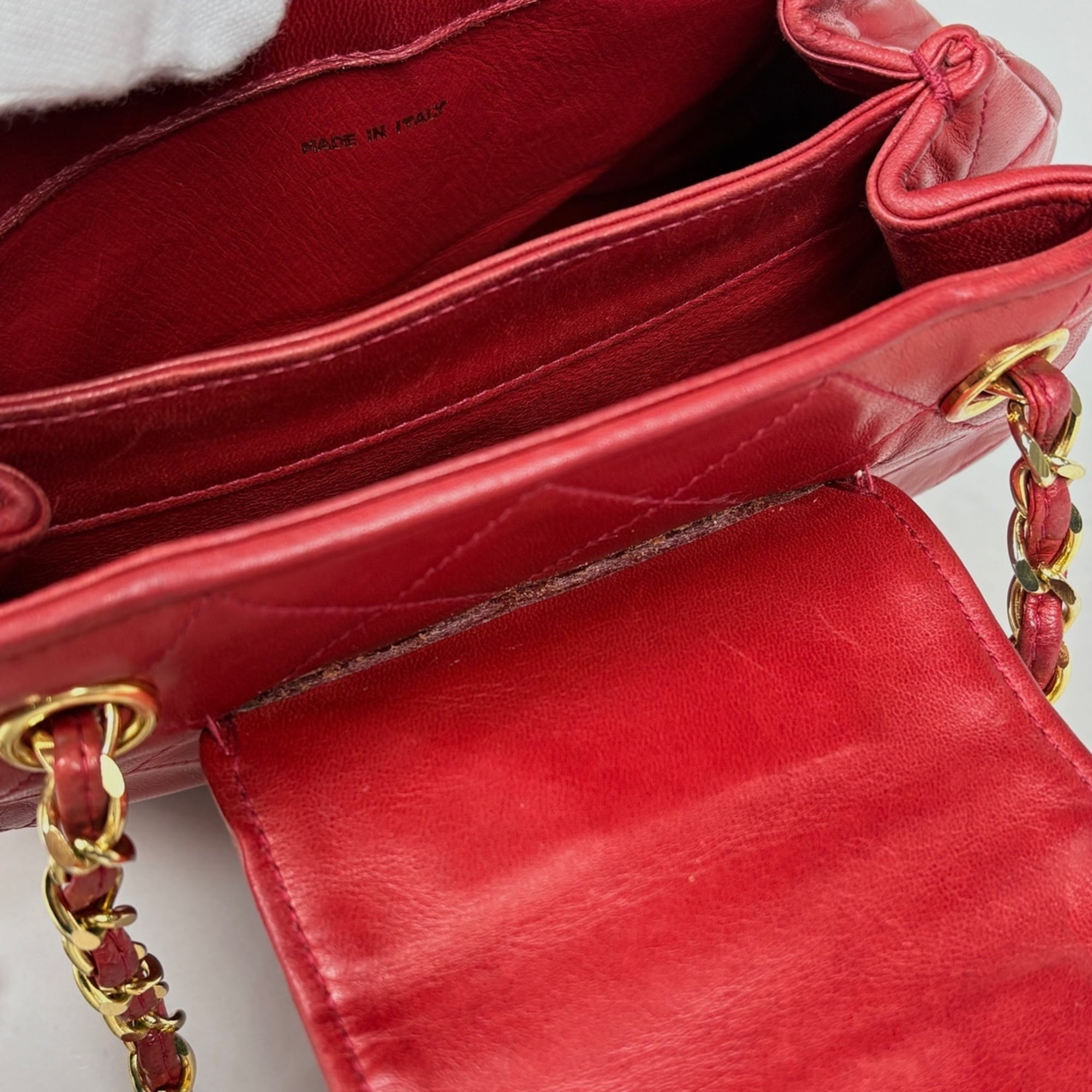 Chanel Red Color Leather Shoulder Bag (Pre-Owned)