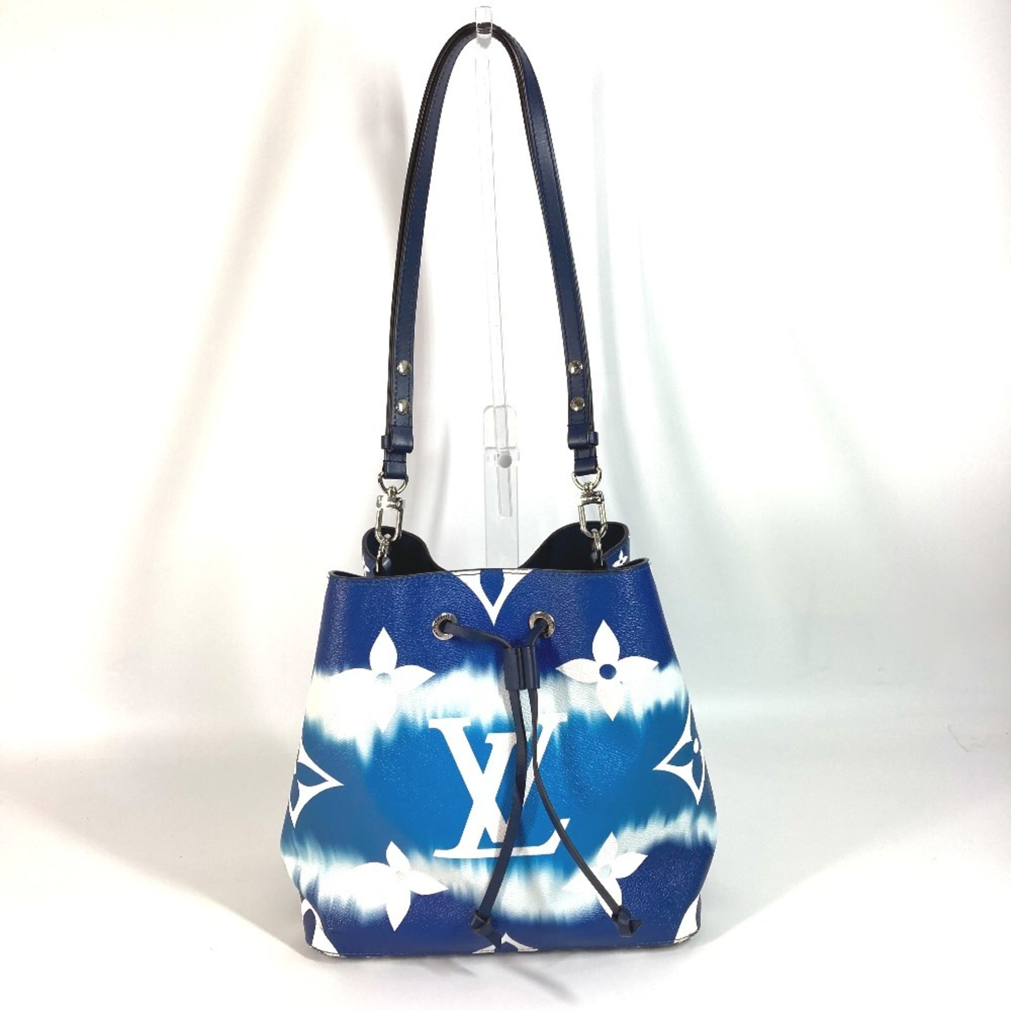 Louis Vuitton Blue White Leather Shoulder Bag (Pre-Owned)