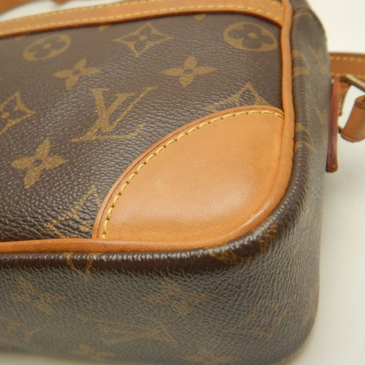 Louis Vuitton Brown Monogram Monogram Shoulder Bag (Pre-Owned)