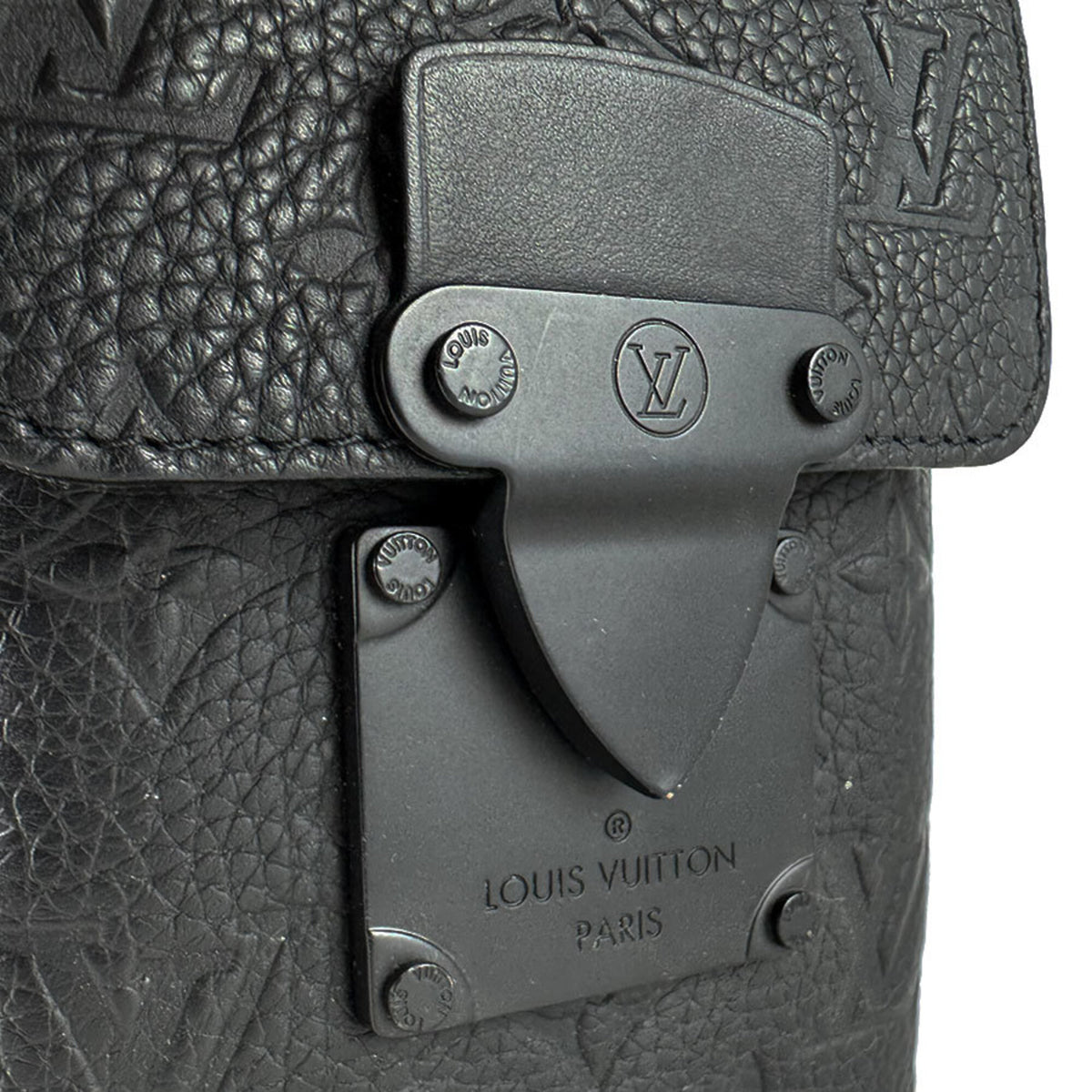 Louis Vuitton Black Leather Shoulder Bag (Pre-Owned)