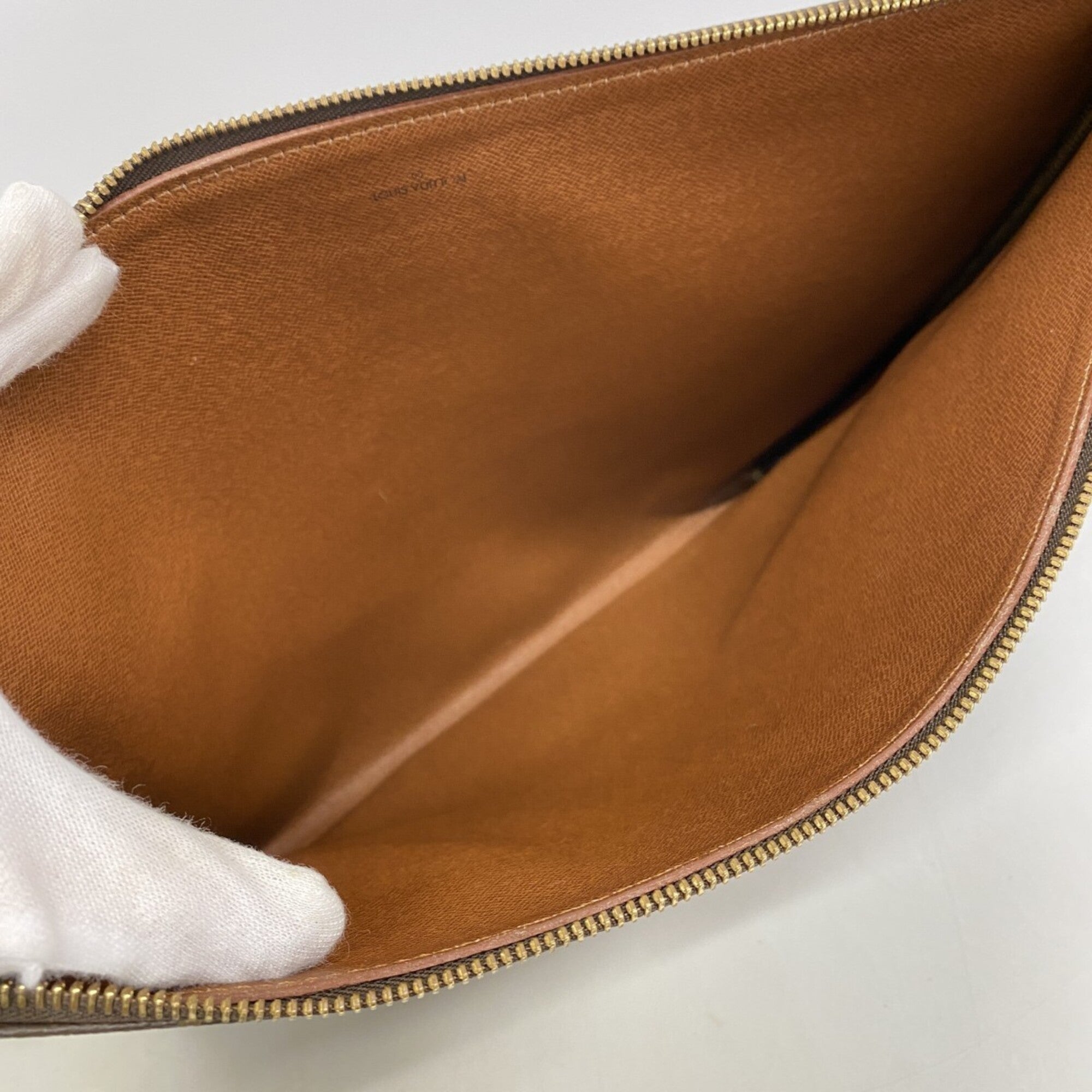 Louis Vuitton Brown Clutch Bag (Pre-Owned)