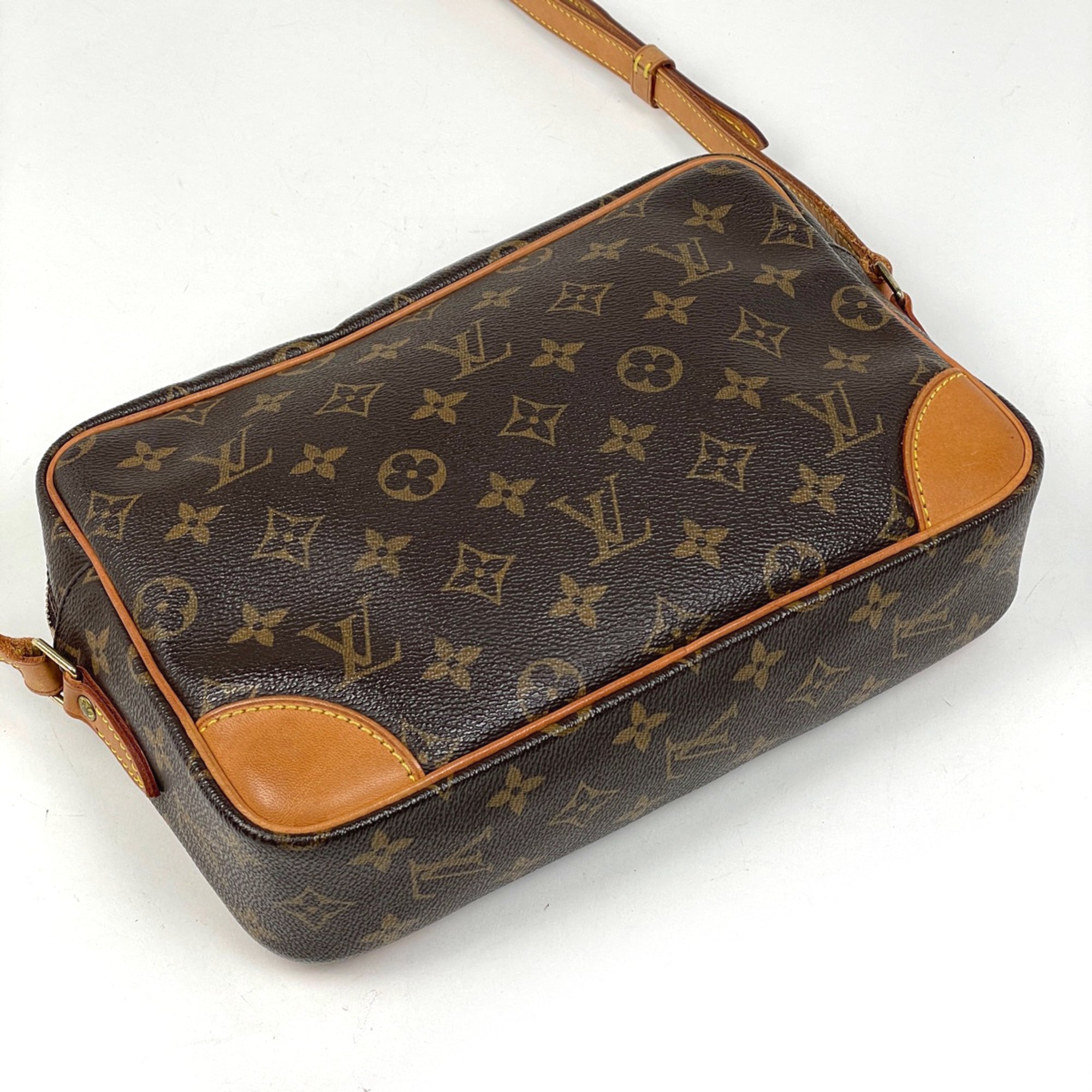 Louis Vuitton Brown Monogram Shoulder Bag (Pre-Owned)