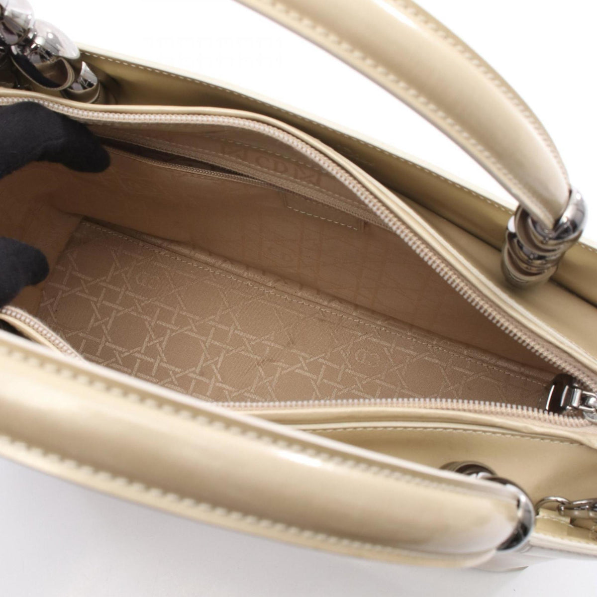 Christian Dior Beige Patent Leather Handbag (Pre-Owned)