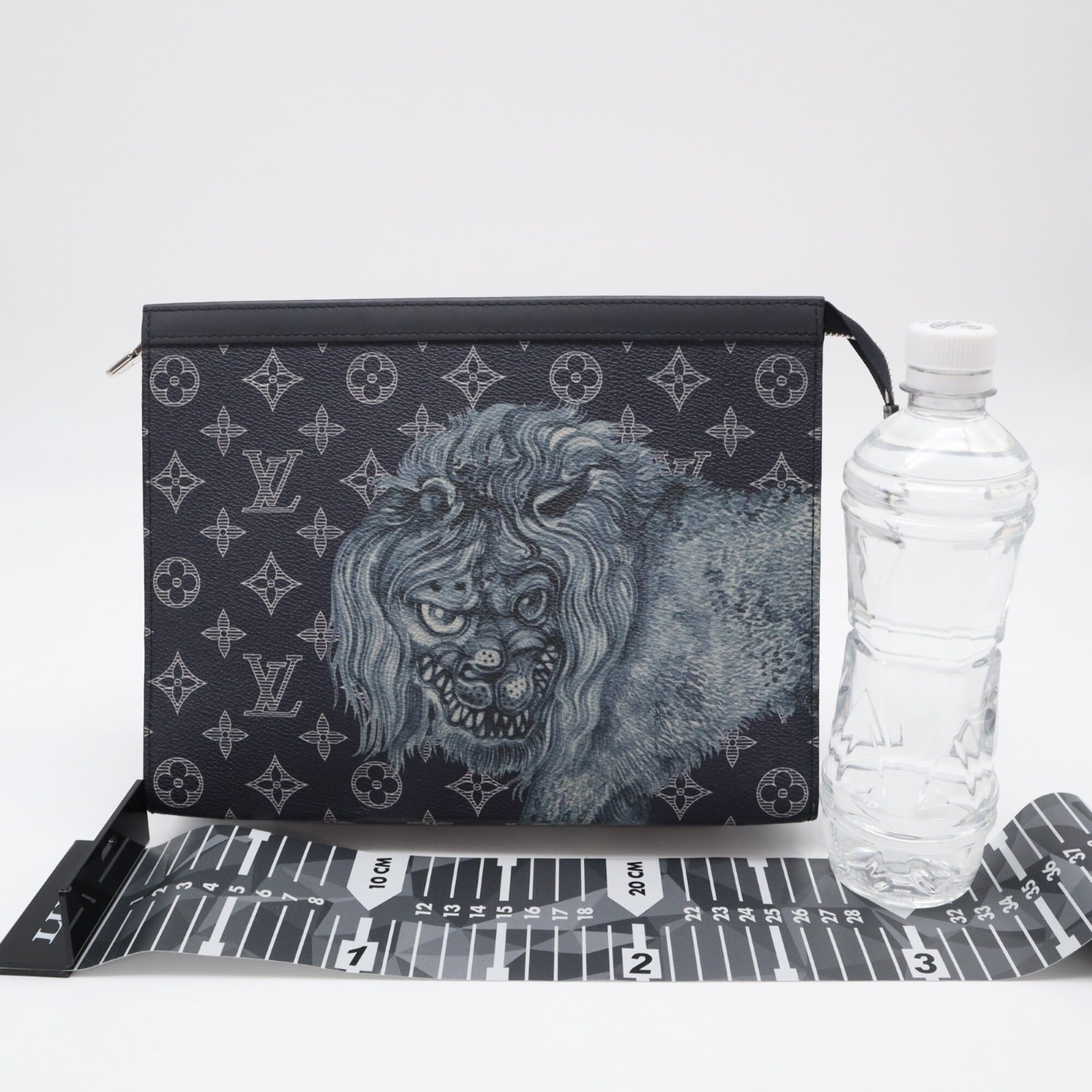 Louis Vuitton Black Navy White Leather Clutch Bag (Pre-Owned)
