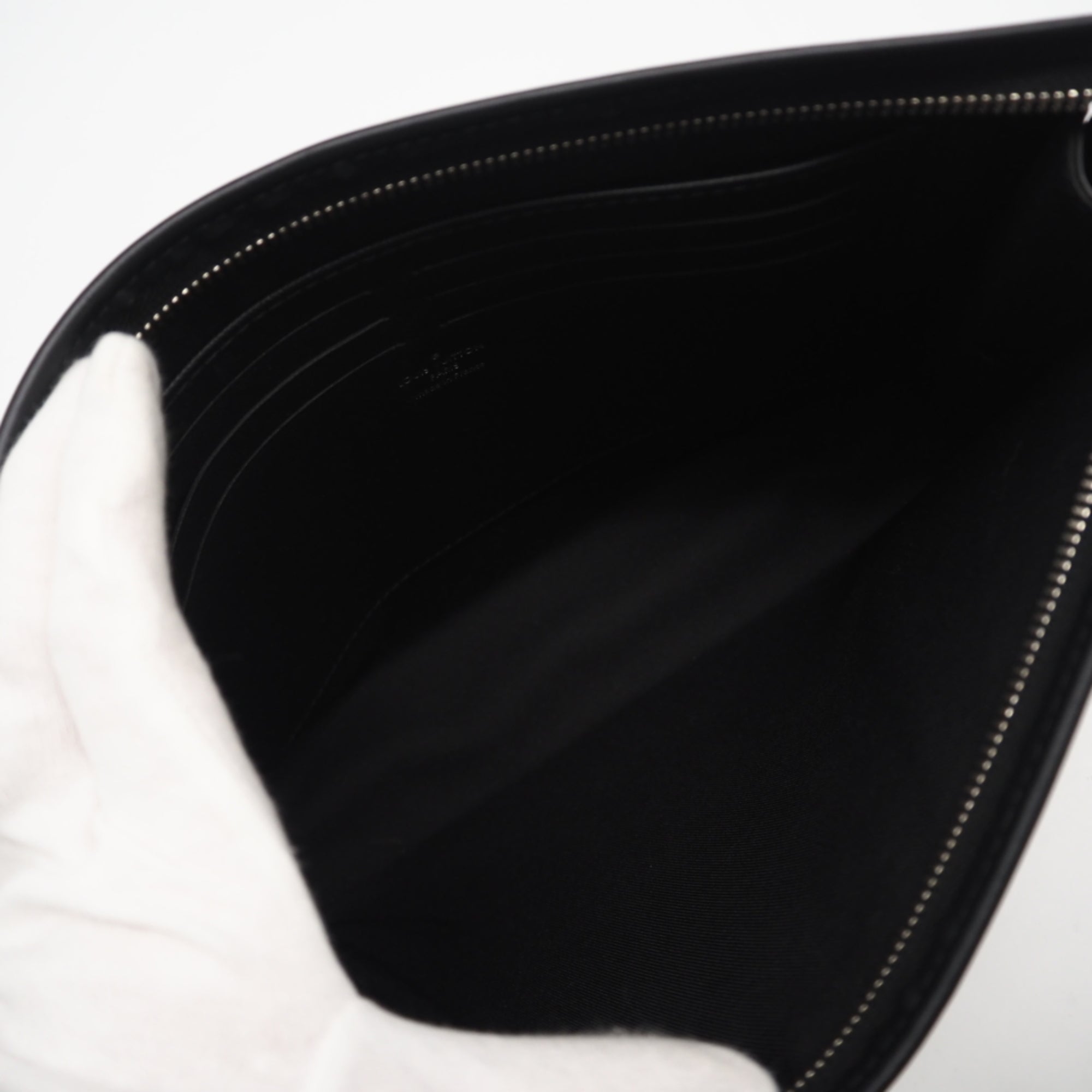 Louis Vuitton Black Gray Leather Pochette Shoulder Bag (Pre-Owned)
