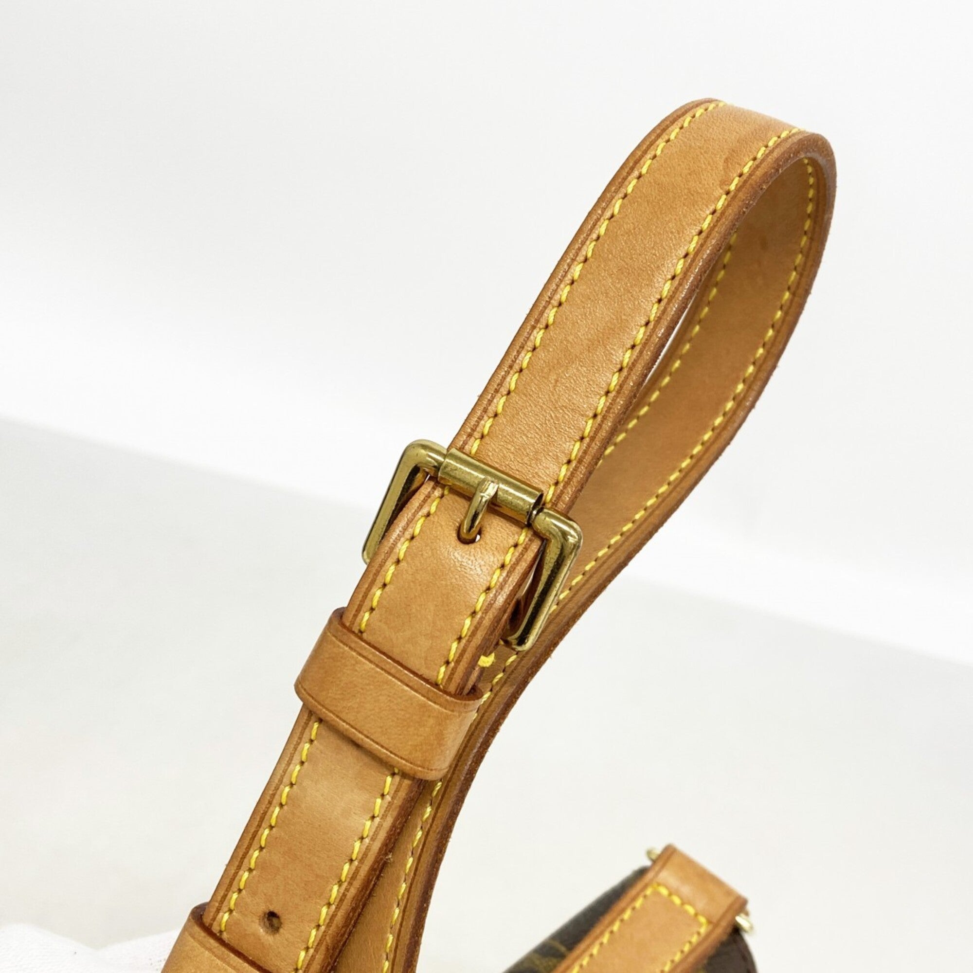 Louis Vuitton Brown Shoulder Bag (Pre-Owned)