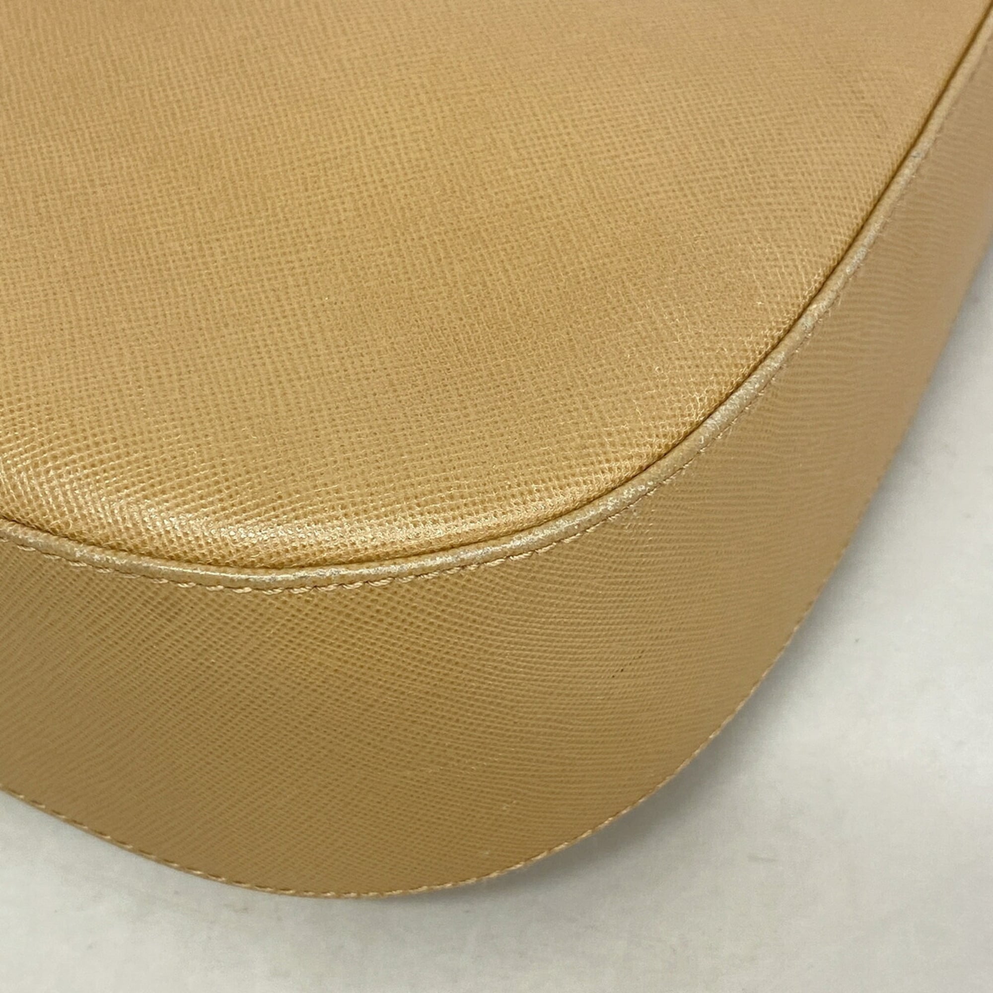 Salvatore Ferragamo Beige Leather Shoulder Bag (Pre-Owned)
