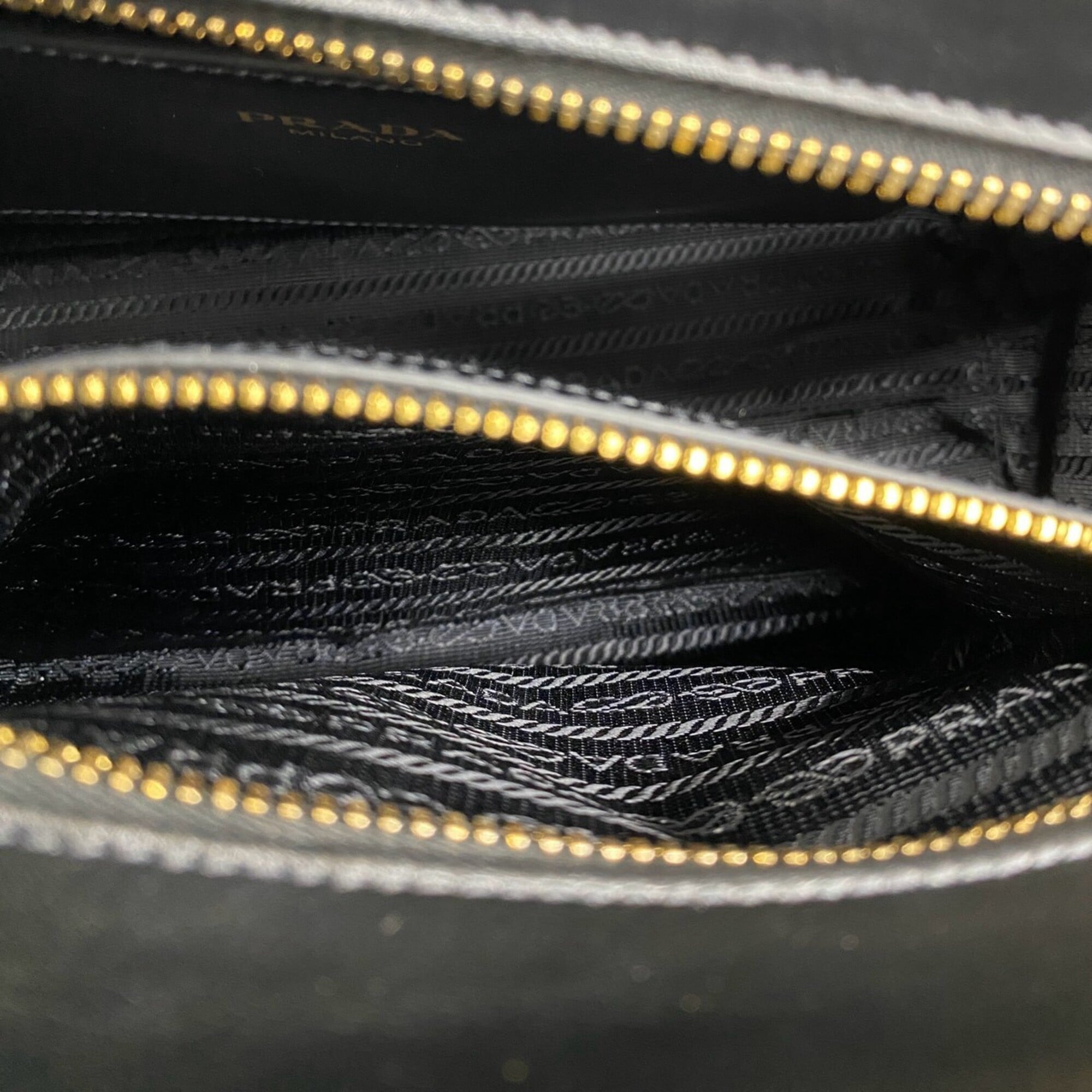 Prada Black Leather Handbag Shoulder Bag Tote Bag (Pre-Owned)