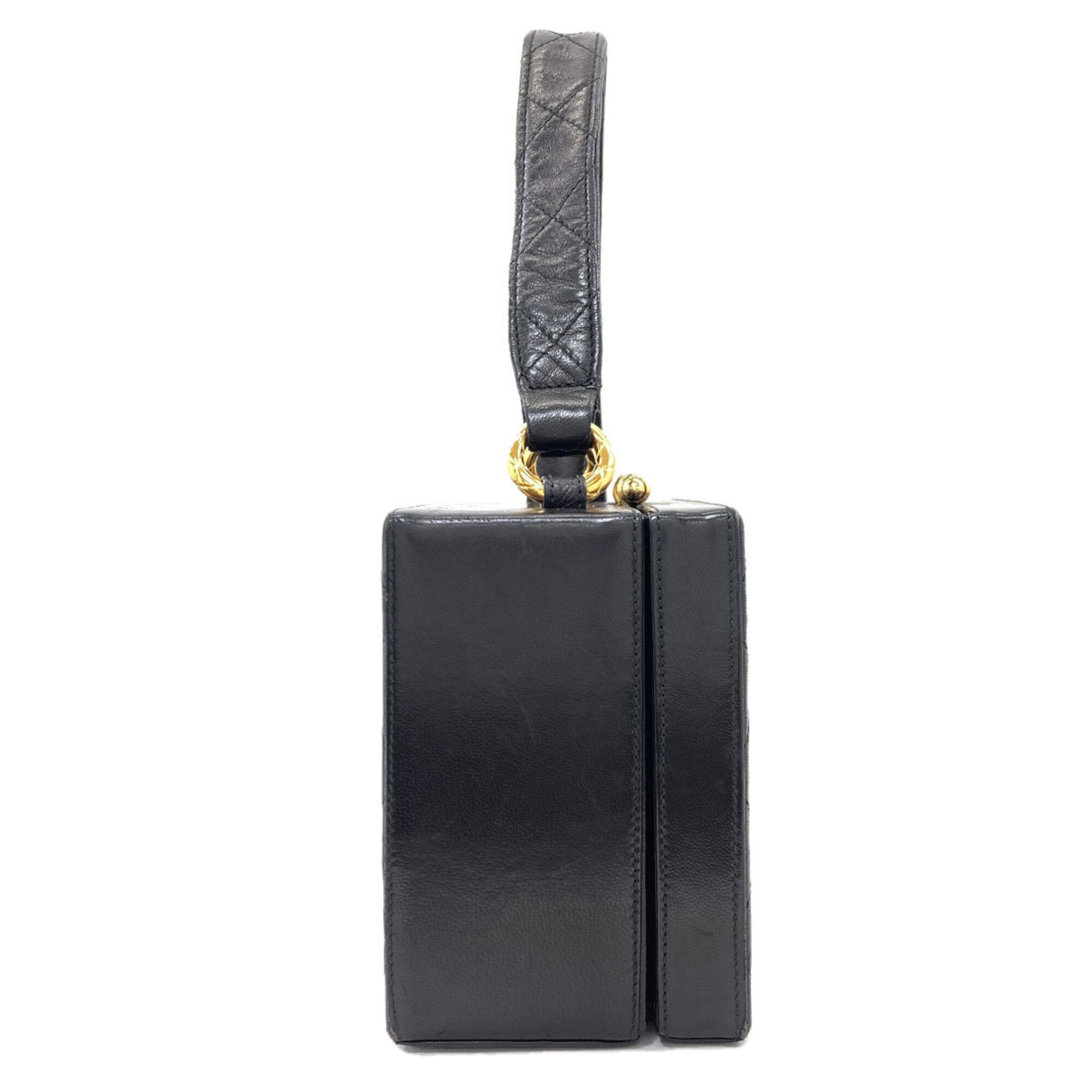 Chanel Black Leather Shoulder Bag (Pre-Owned)