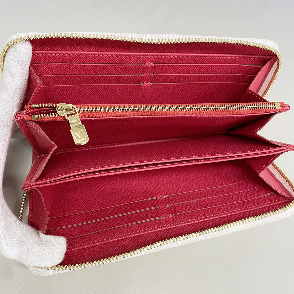 Louis Vuitton Blanc Long Wallet (Bi-Fold) (Pre-Owned)