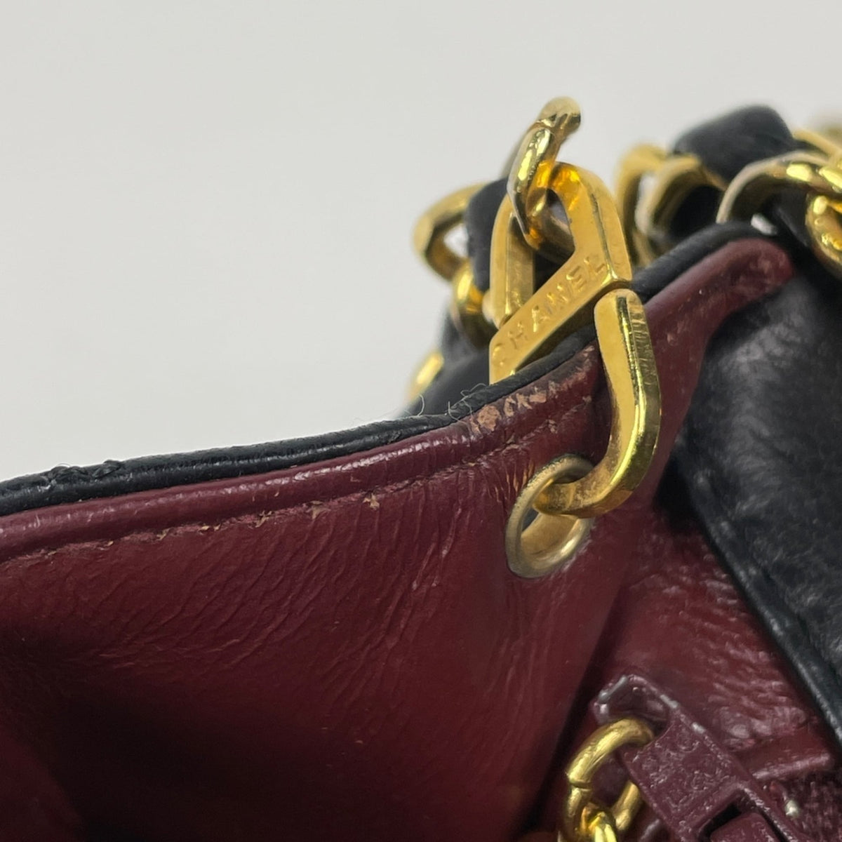 Chanel Matelasse Black Leather Shoulder Bag (Pre-Owned)