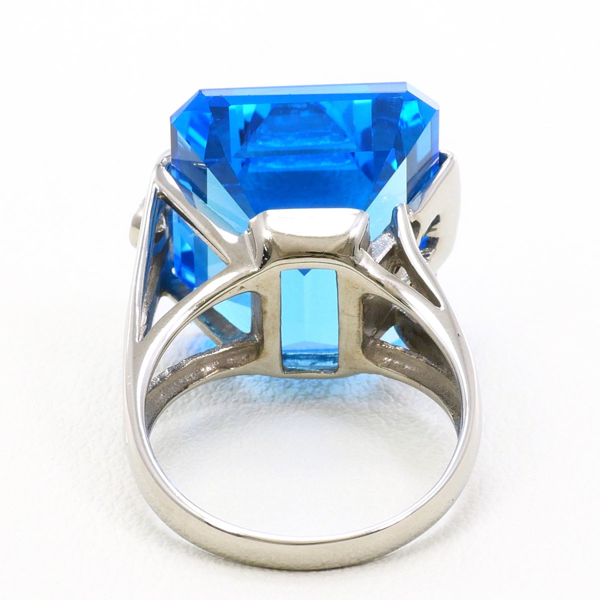 Unbranded Blue White Gold White Gold (18K) Band Ring (Pre-Owned)