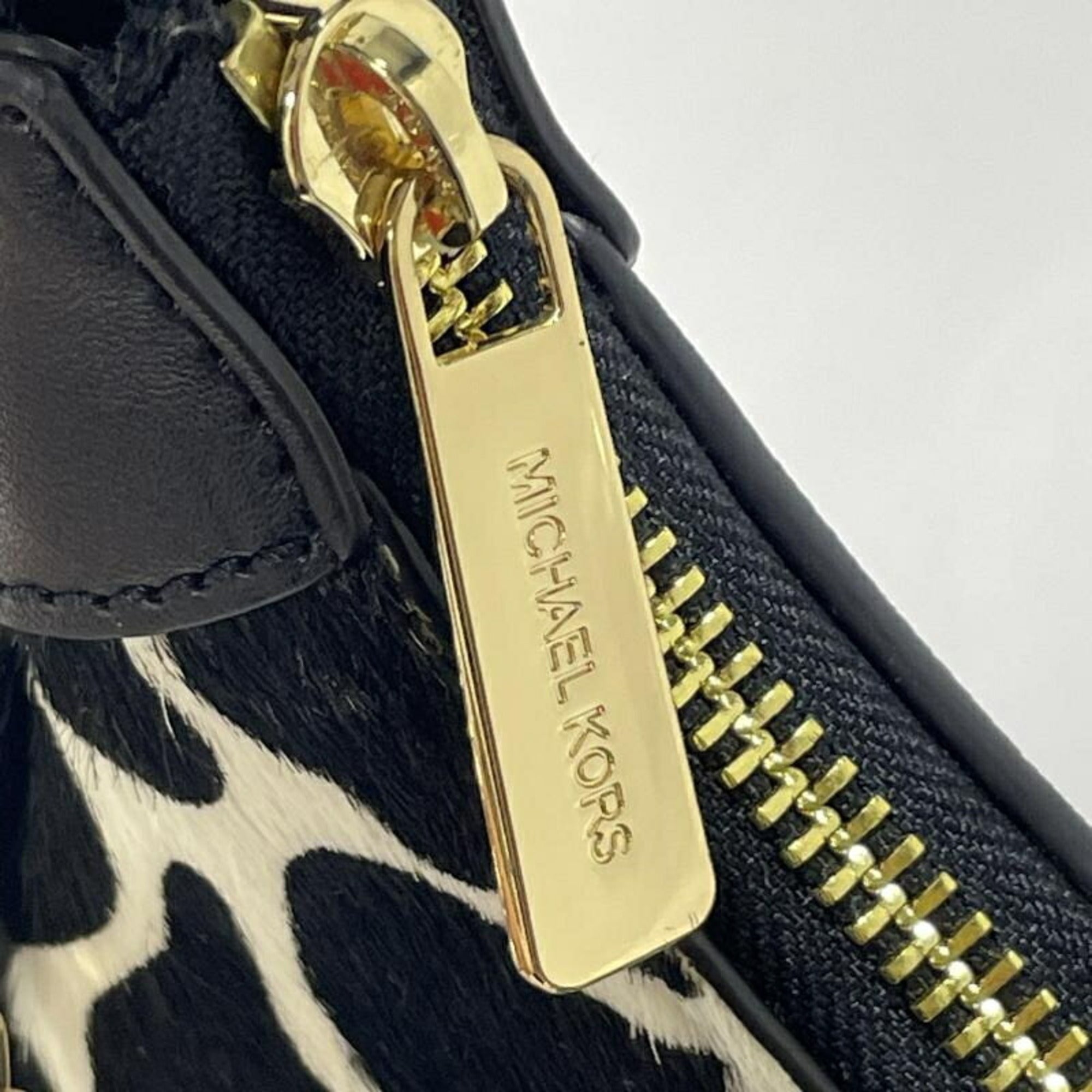 Michael Kors Black Handbag (Pre-Owned)
