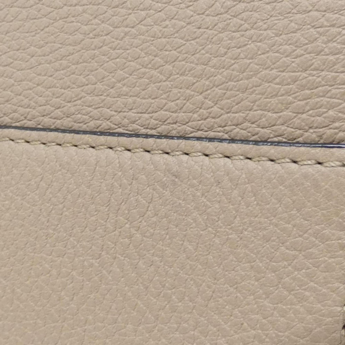 Loewe Sand Leather Shoulder Bag (Pre-Owned)