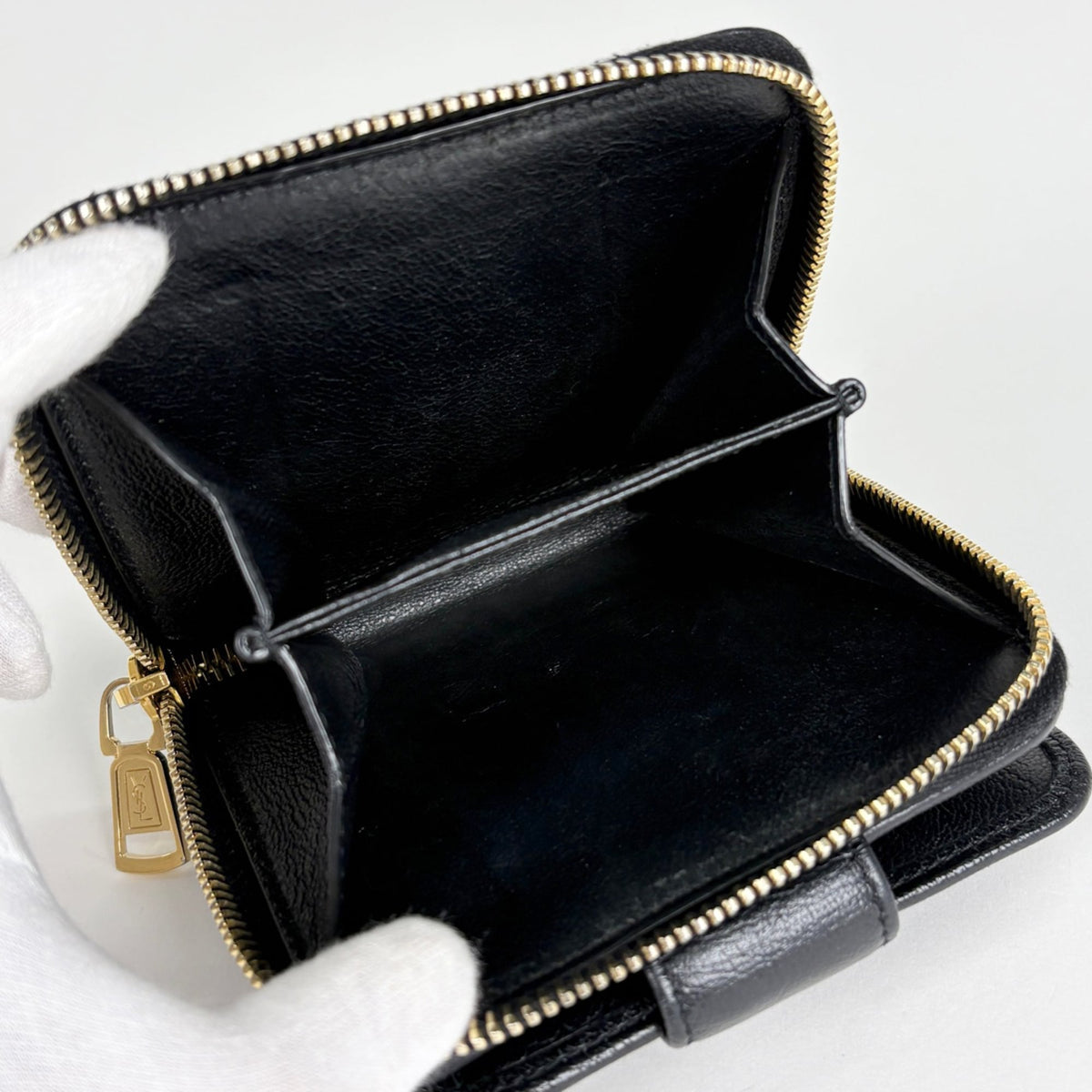 Yves Saint Laurent Black Leather Wallet (Bi-Fold) (Pre-Owned)