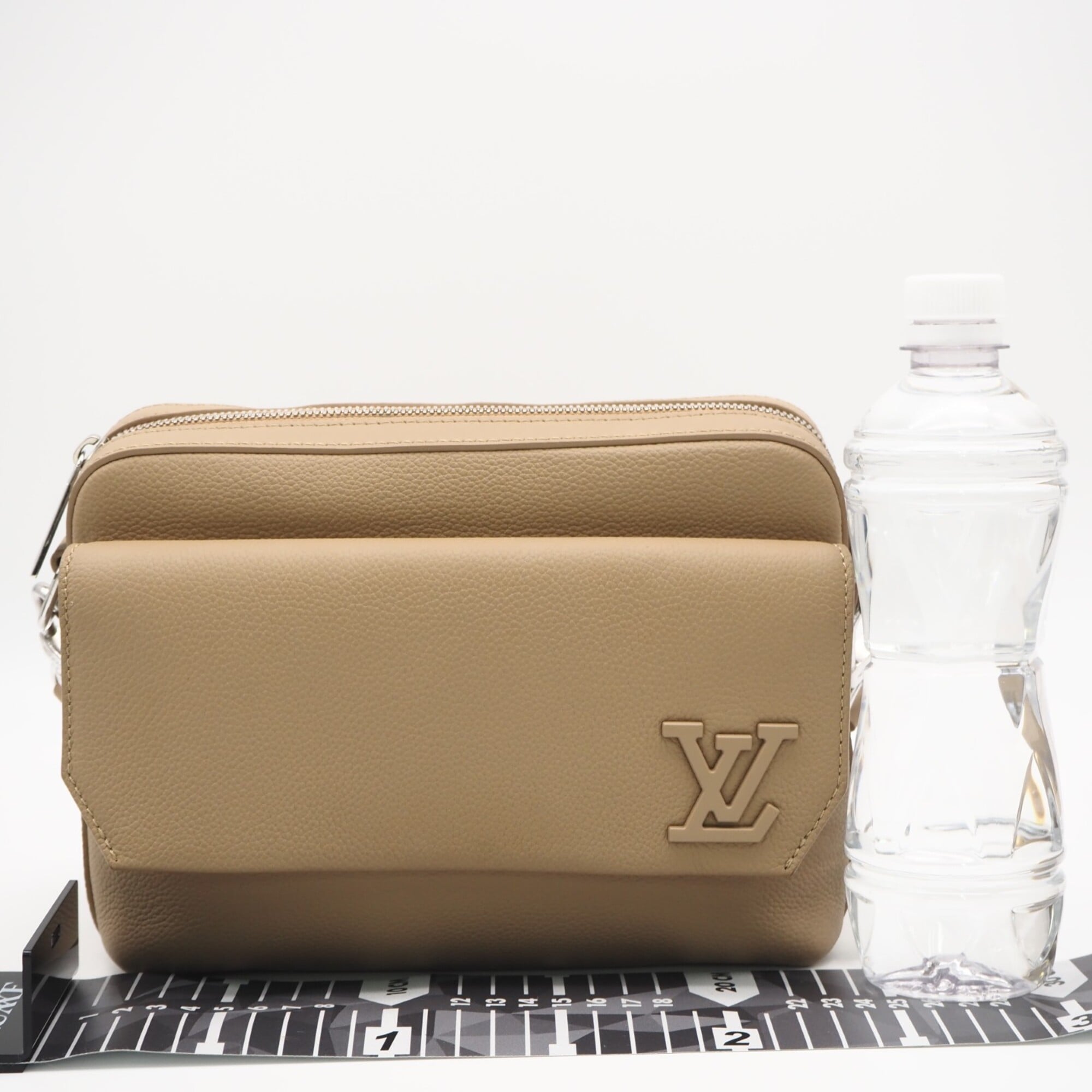 Louis Vuitton Beige Shoulder Bag (Pre-Owned)