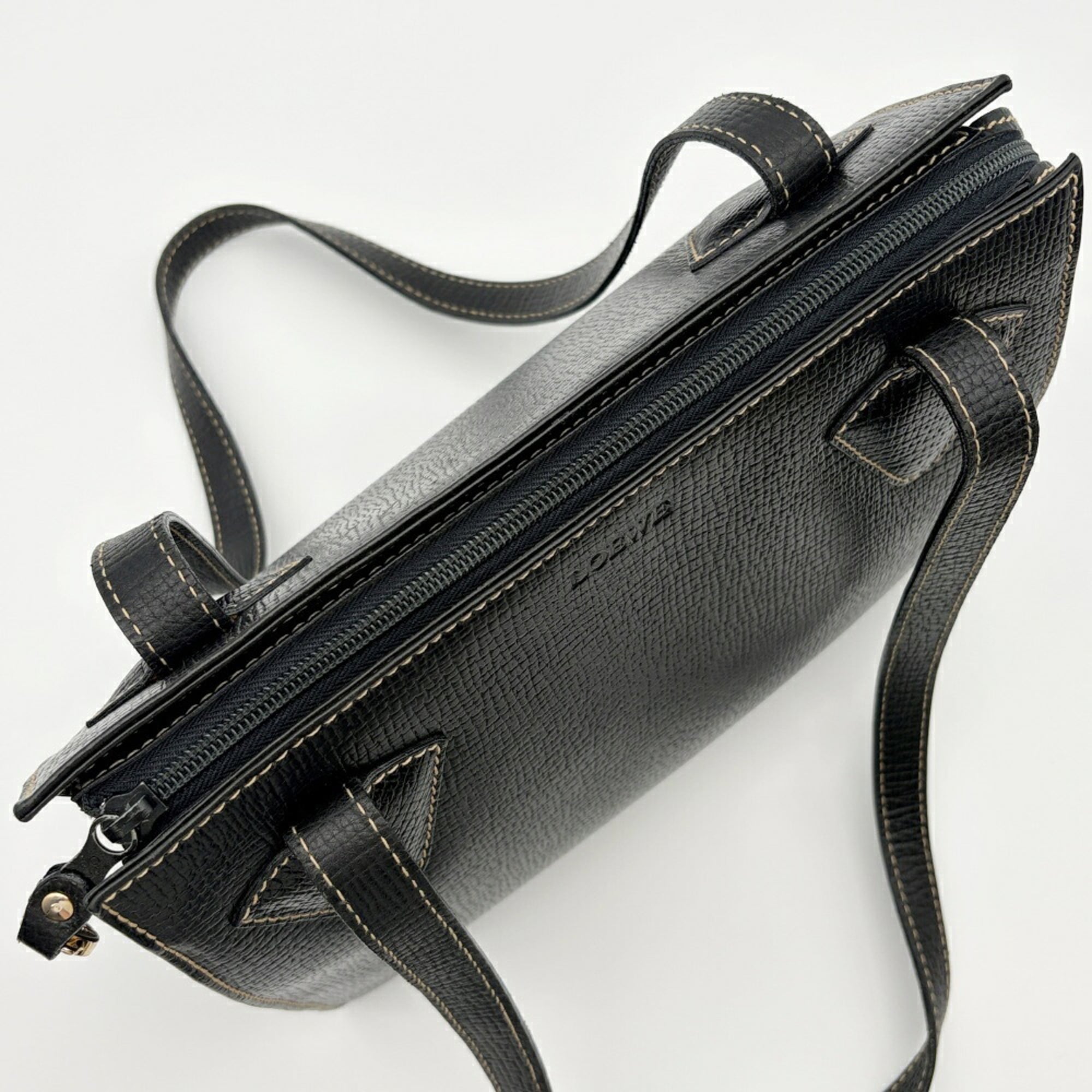 Loewe Barcelona Black Leather Shoulder Bag (Pre-Owned)