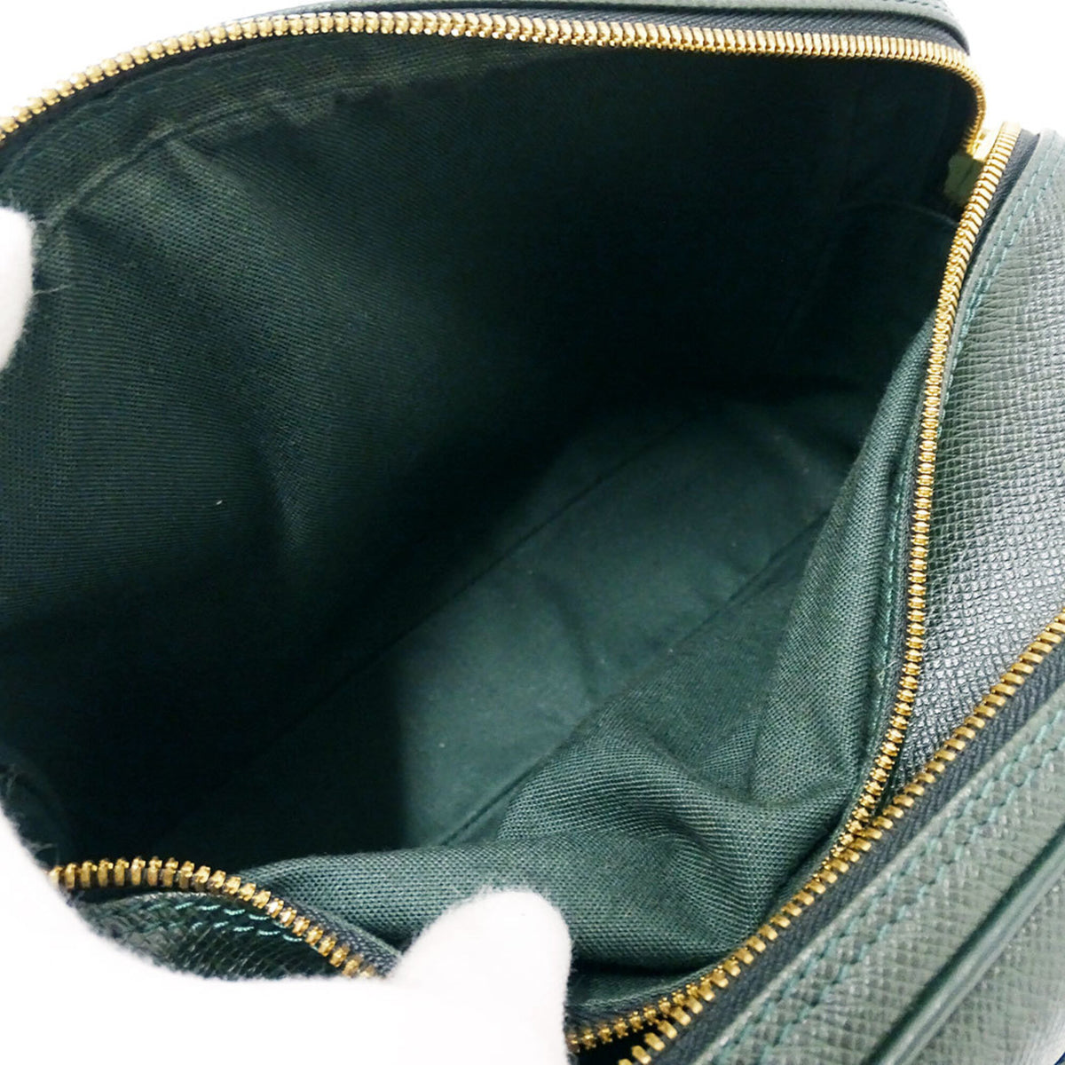 Louis Vuitton Taiga Episea Taiga Leather Shoulder Bag (Pre-Owned)