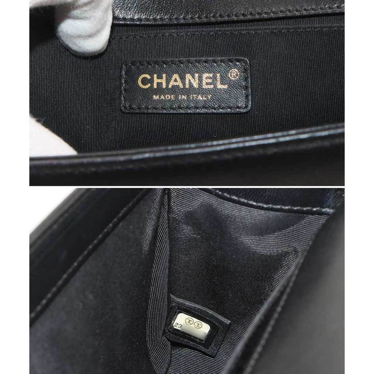 Chanel Black Leather Handbag Shoulder Bag (Pre-Owned)