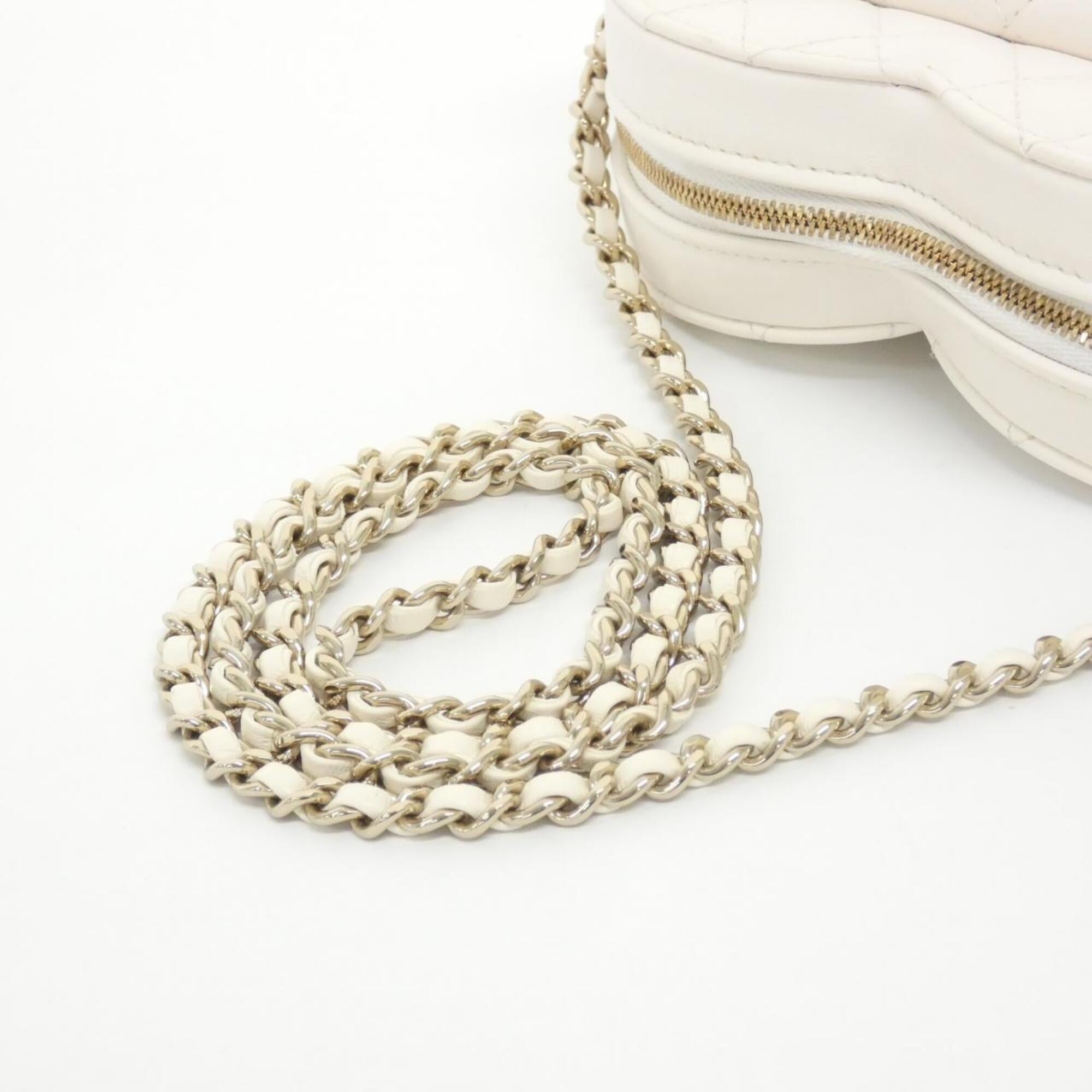 Chanel White Leather Shoulder Bag (Pre-Owned)