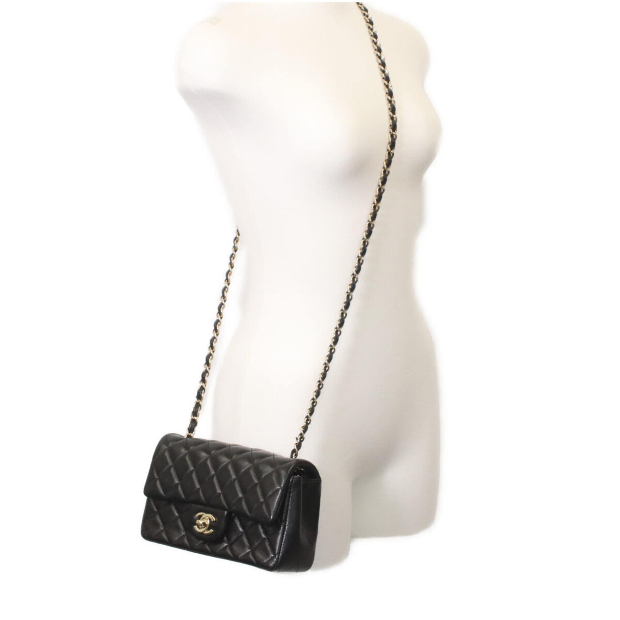Chanel Black Leather Shoulder Bag (Pre-Owned)