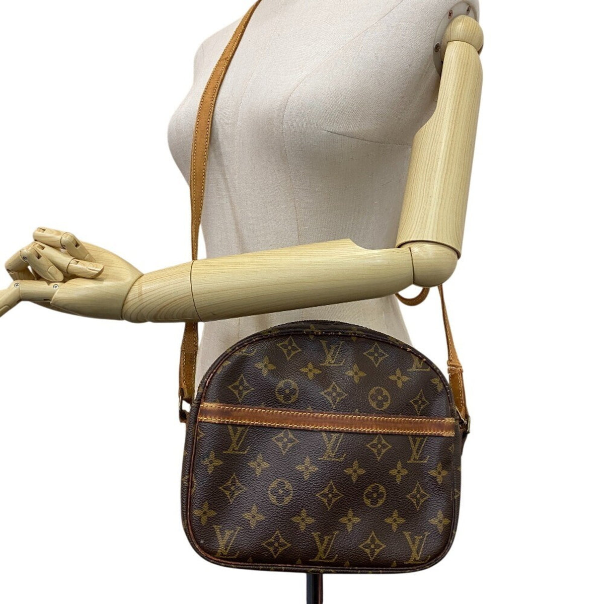 Louis Vuitton Brown Leather Shoulder Bag (Pre-Owned)