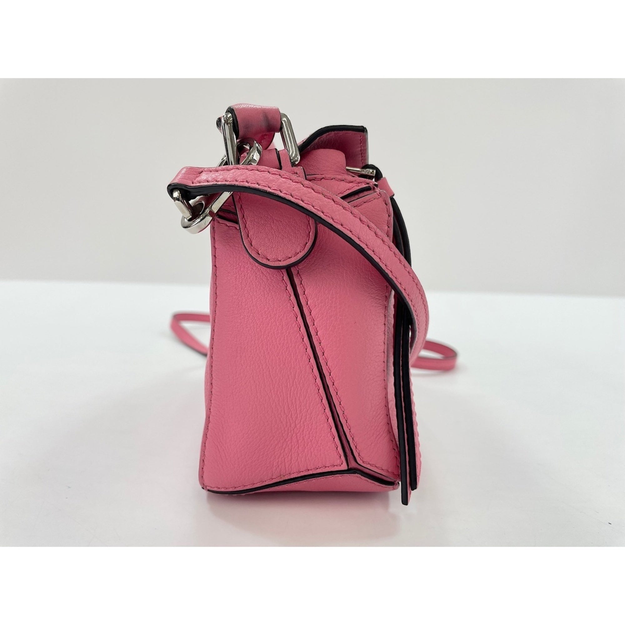 Loewe Pink Shoulder Bag (Pre-Owned)