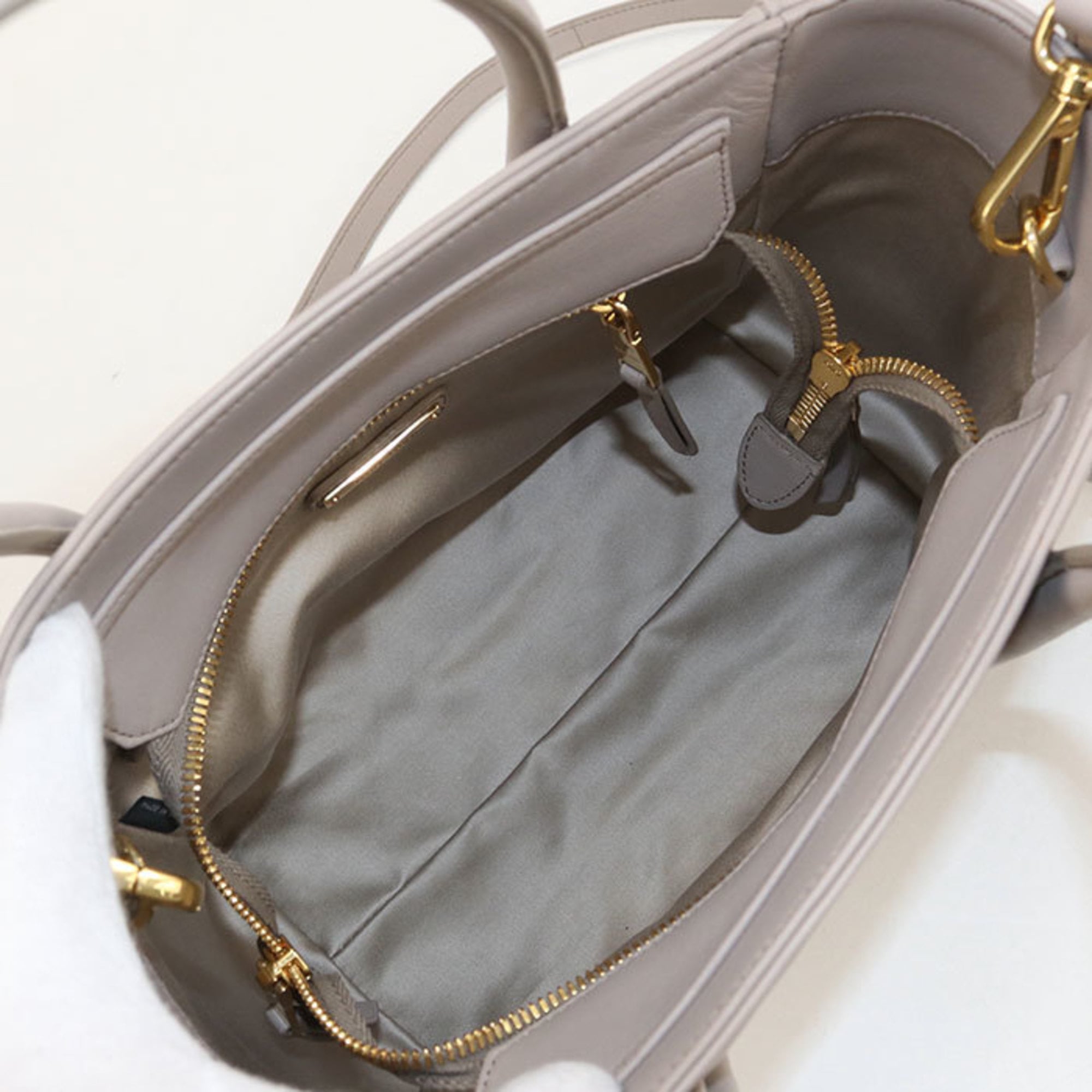 Miu Miu Gray Leather Tote Bag (Pre-Owned)