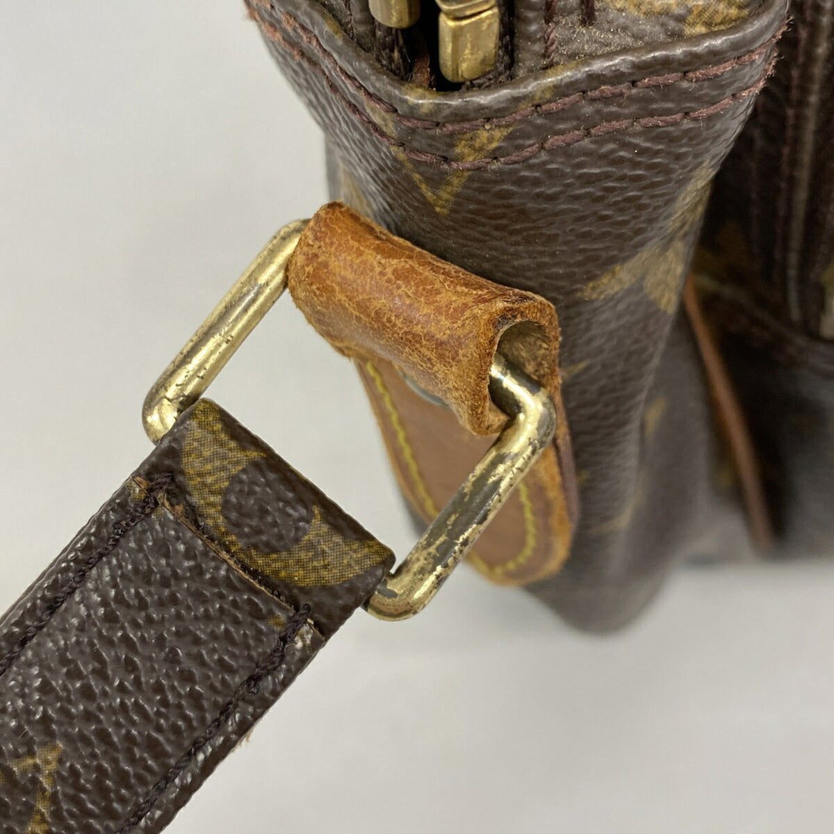 Louis Vuitton Brown Shoulder Bag (Pre-Owned)