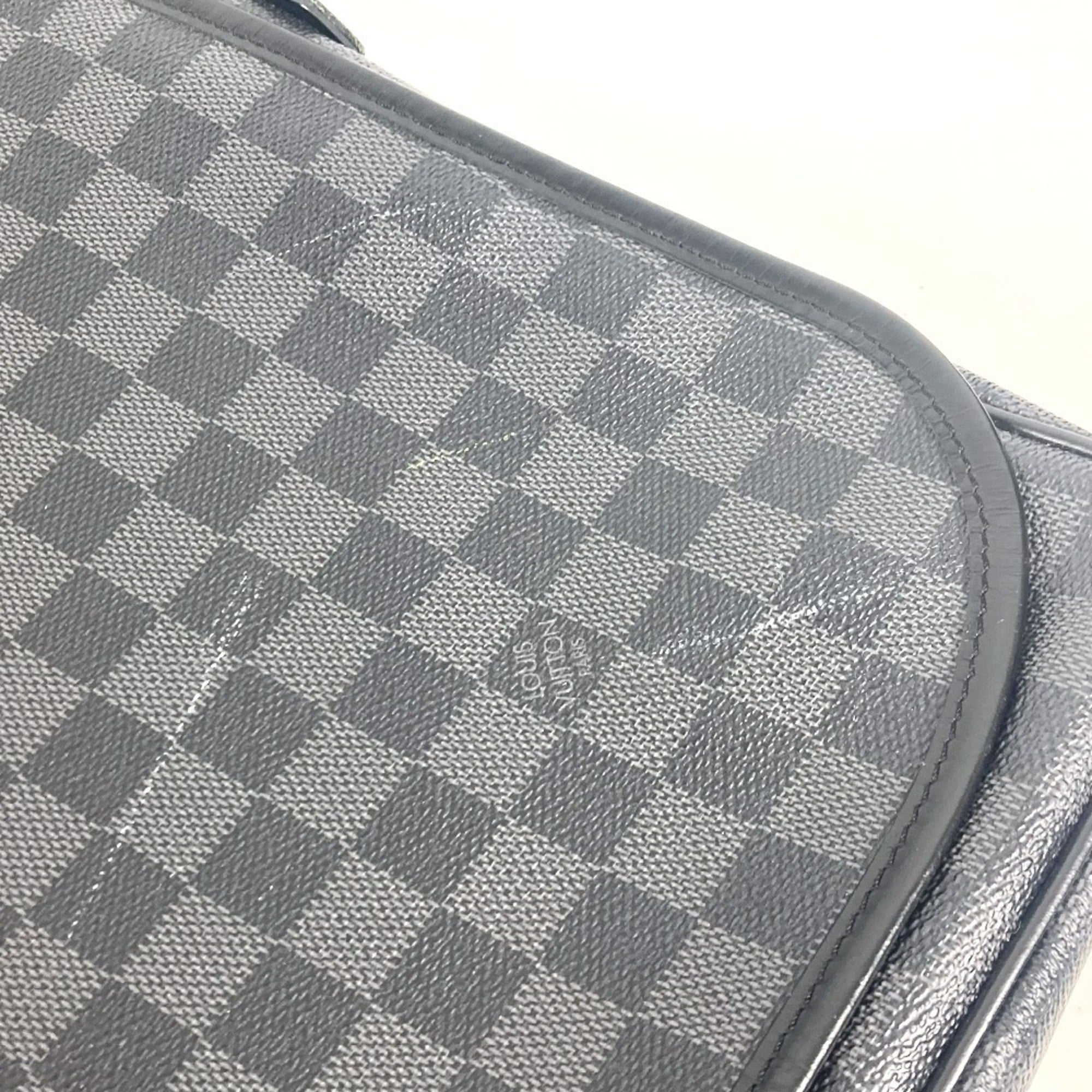 Louis Vuitton Damier Graphite Black Damier Graphite Messenger Bag Shoulder Bag (Pre-Owned)