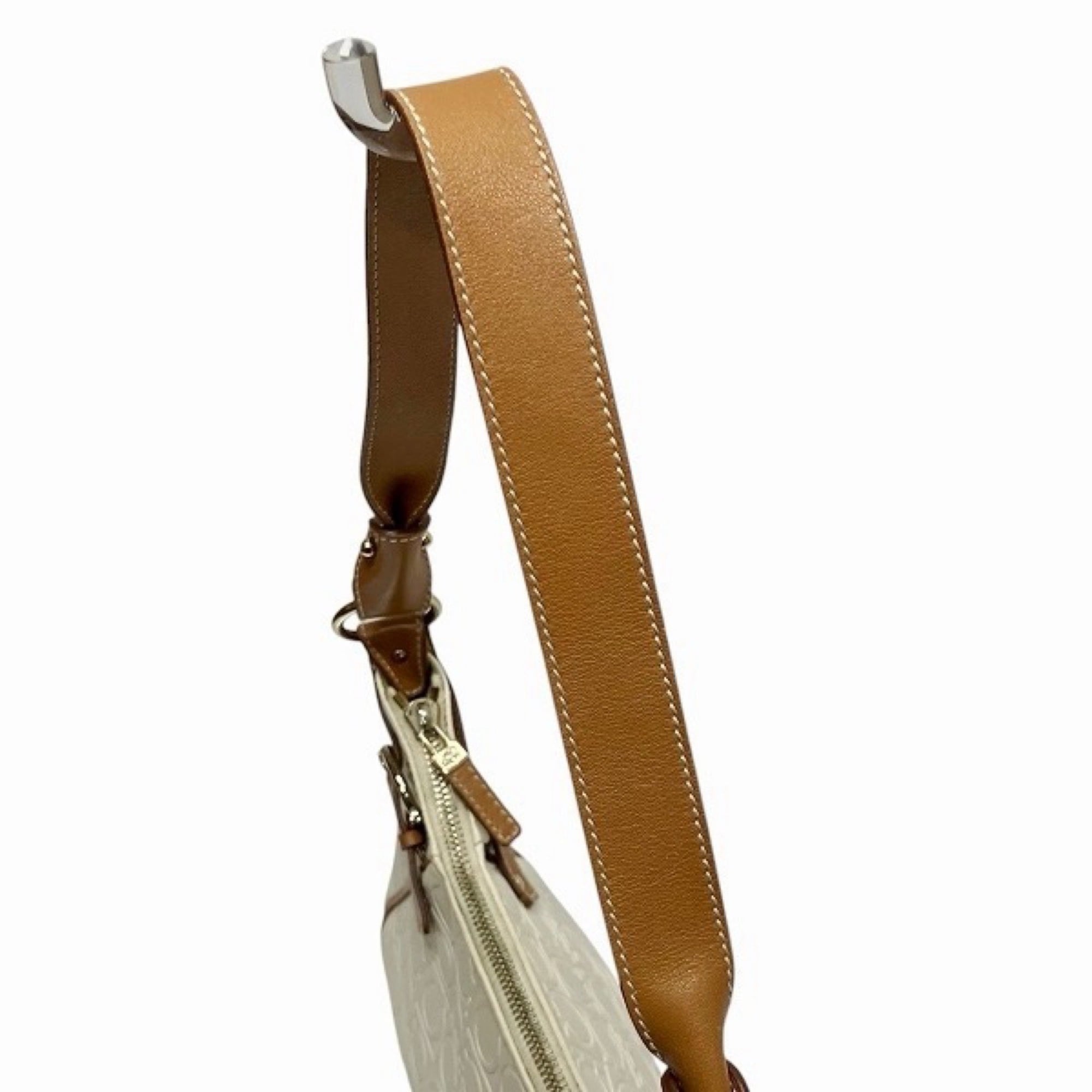 Salvatore Ferragamo Ivory Leather Shoulder Bag (Pre-Owned)