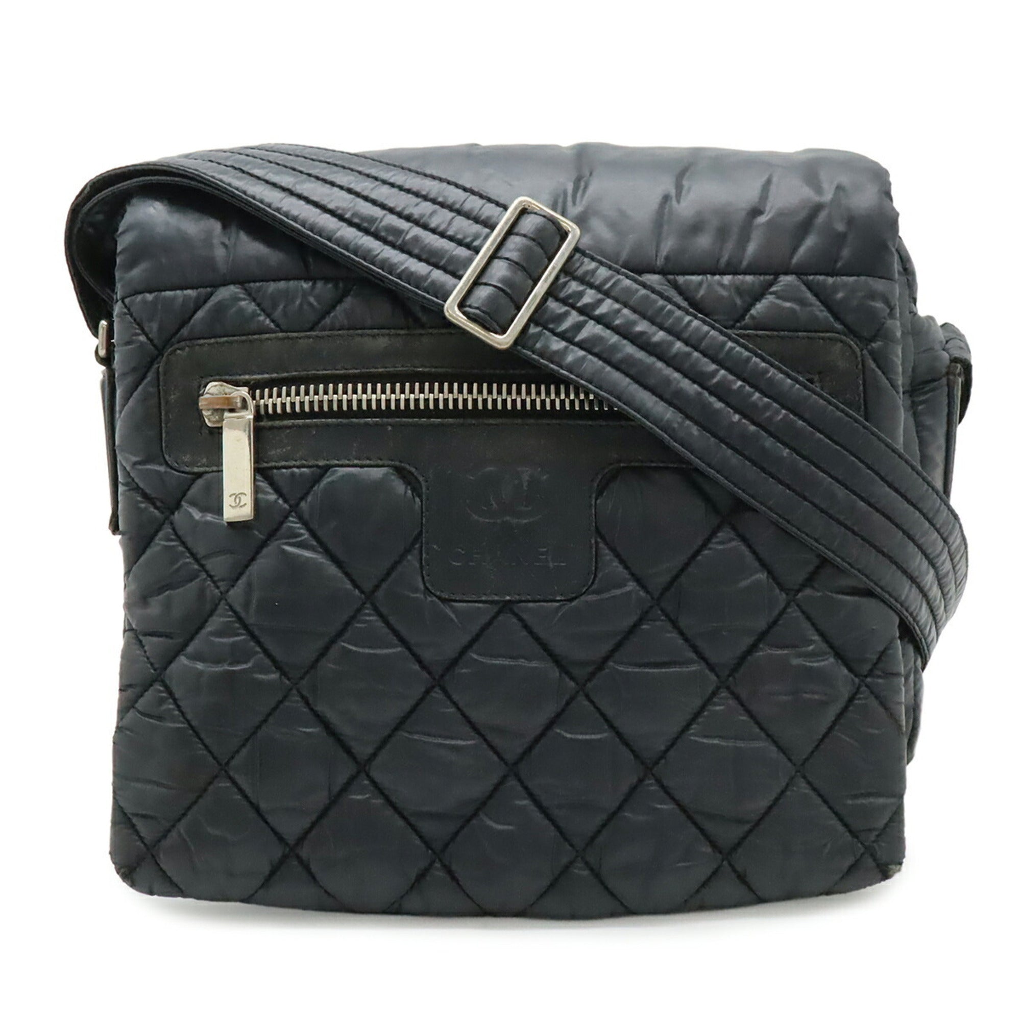 Chanel Black Nylon Shoulder Bag (Pre-Owned)