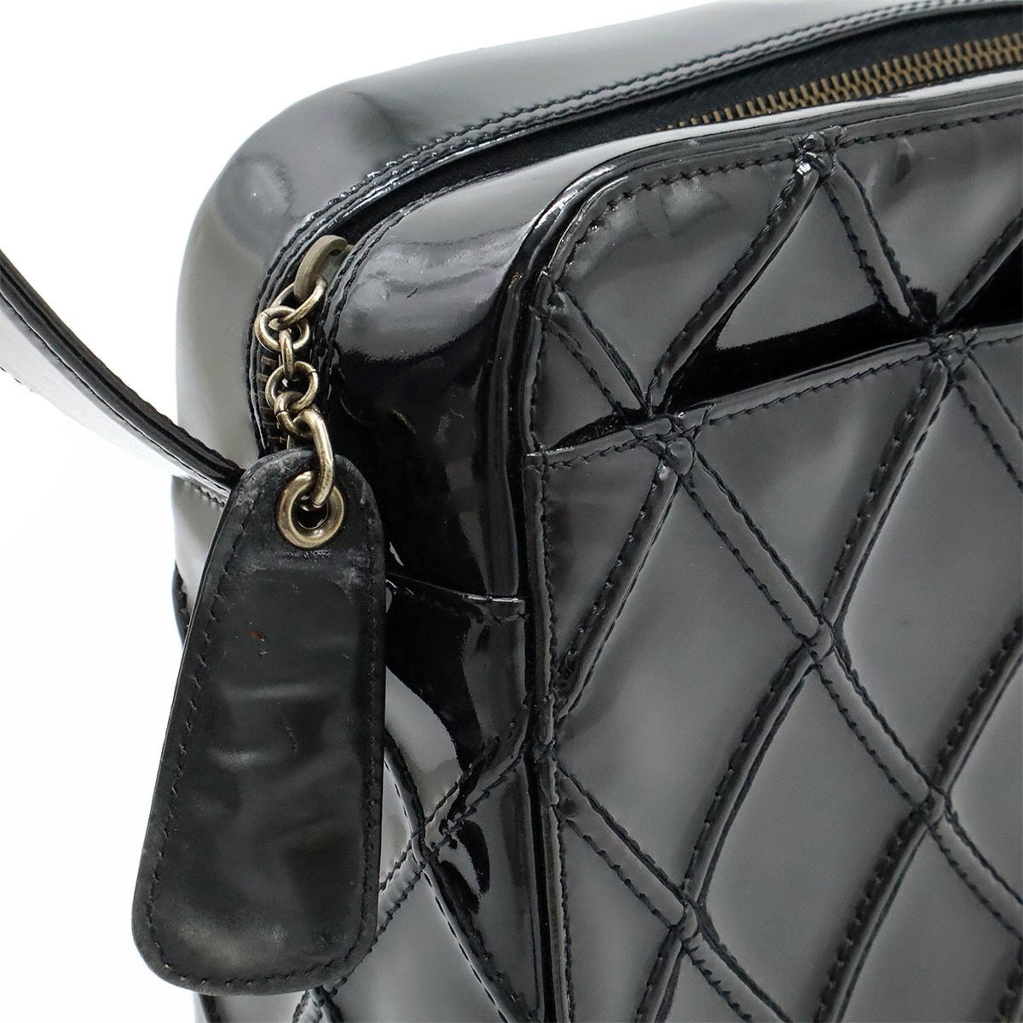 Chanel Black Leather Shoulder Bag (Pre-Owned)