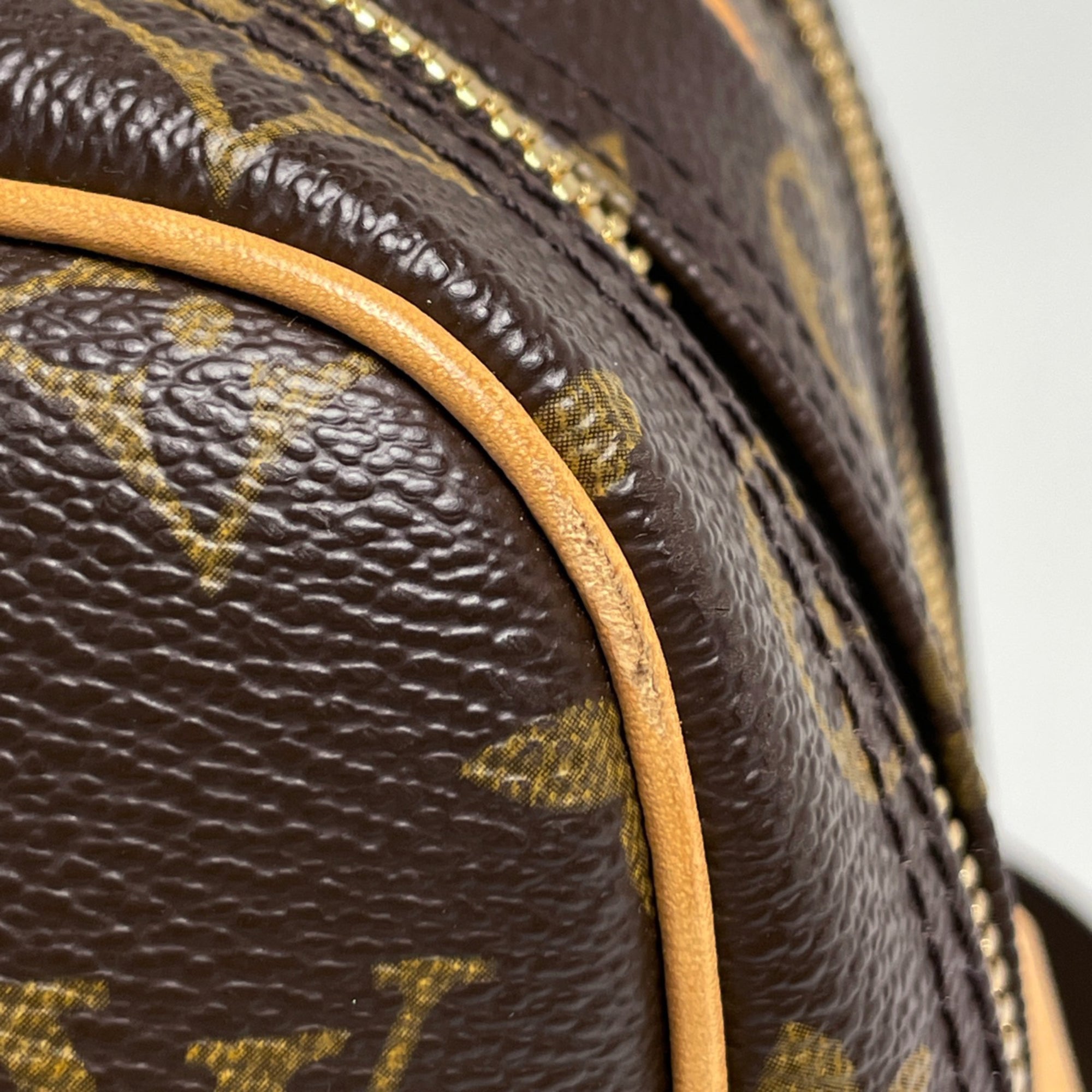 Louis Vuitton Brown Monogram Monogram Shoulder Bag (Pre-Owned)