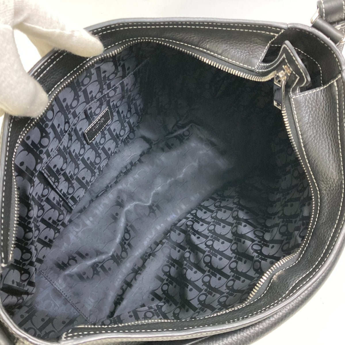 Christian Dior Black Leather Shoulder Bag (Pre-Owned)