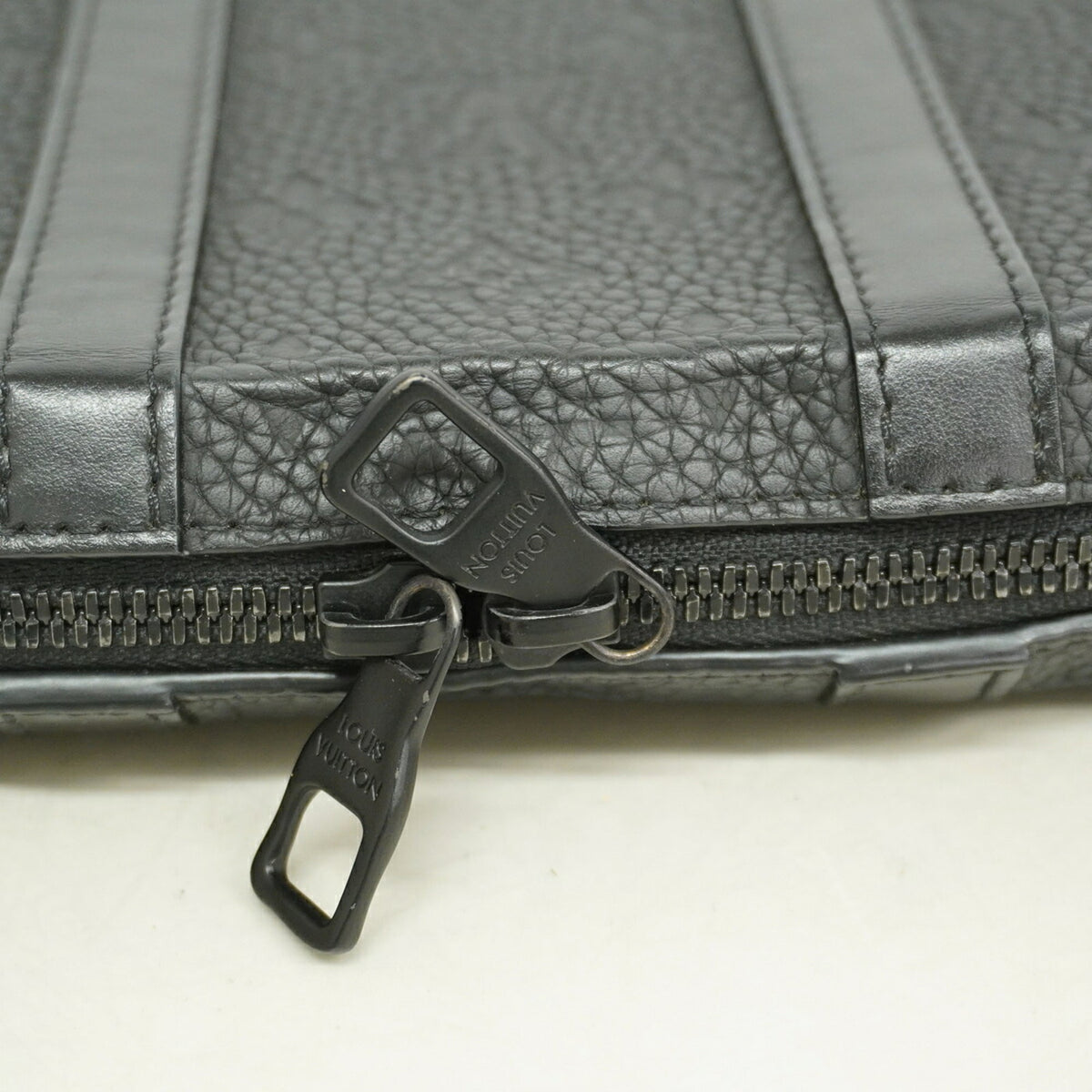 Louis Vuitton Black Shoulder Bag (Pre-Owned)