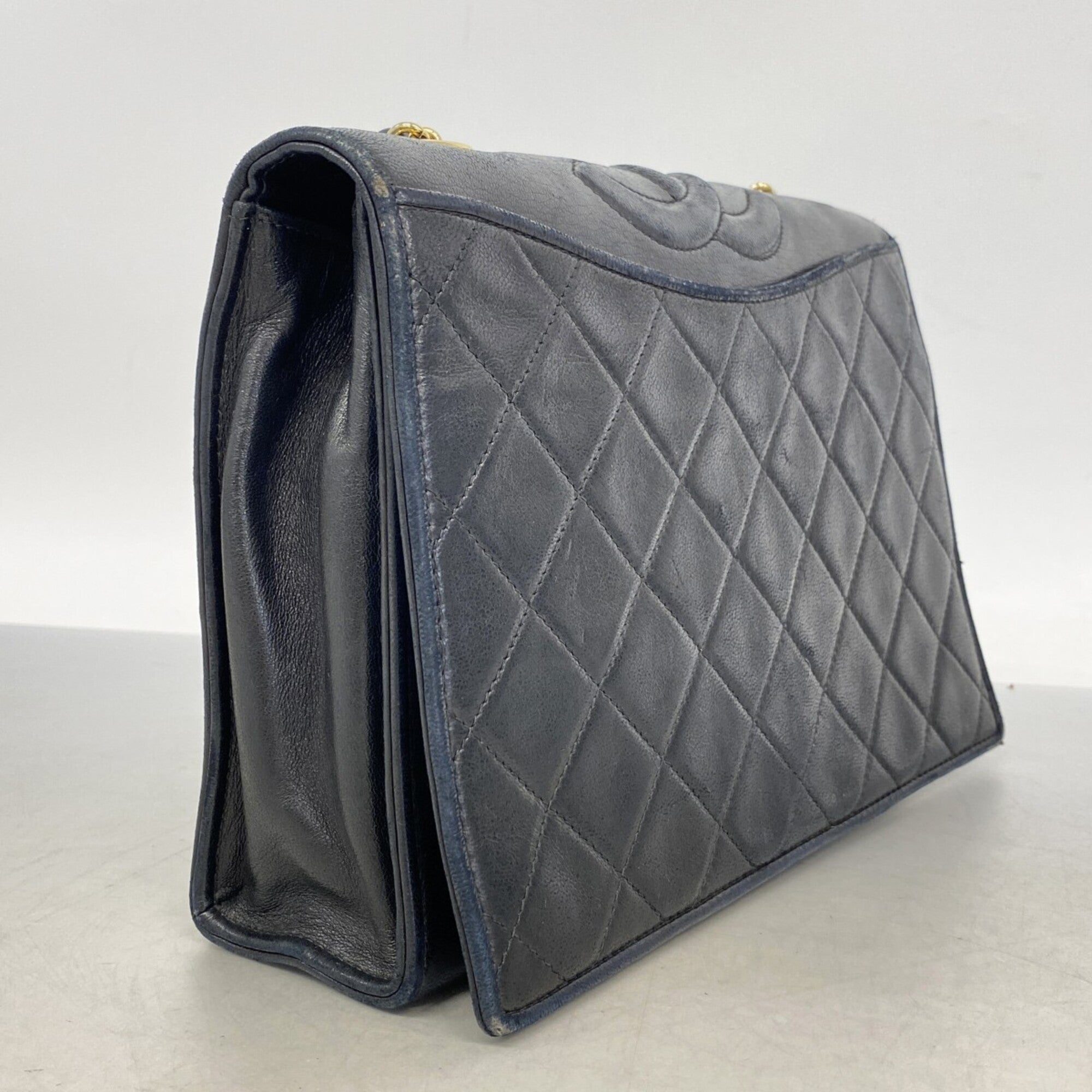 Chanel Black Leather Shoulder Bag (Pre-Owned)
