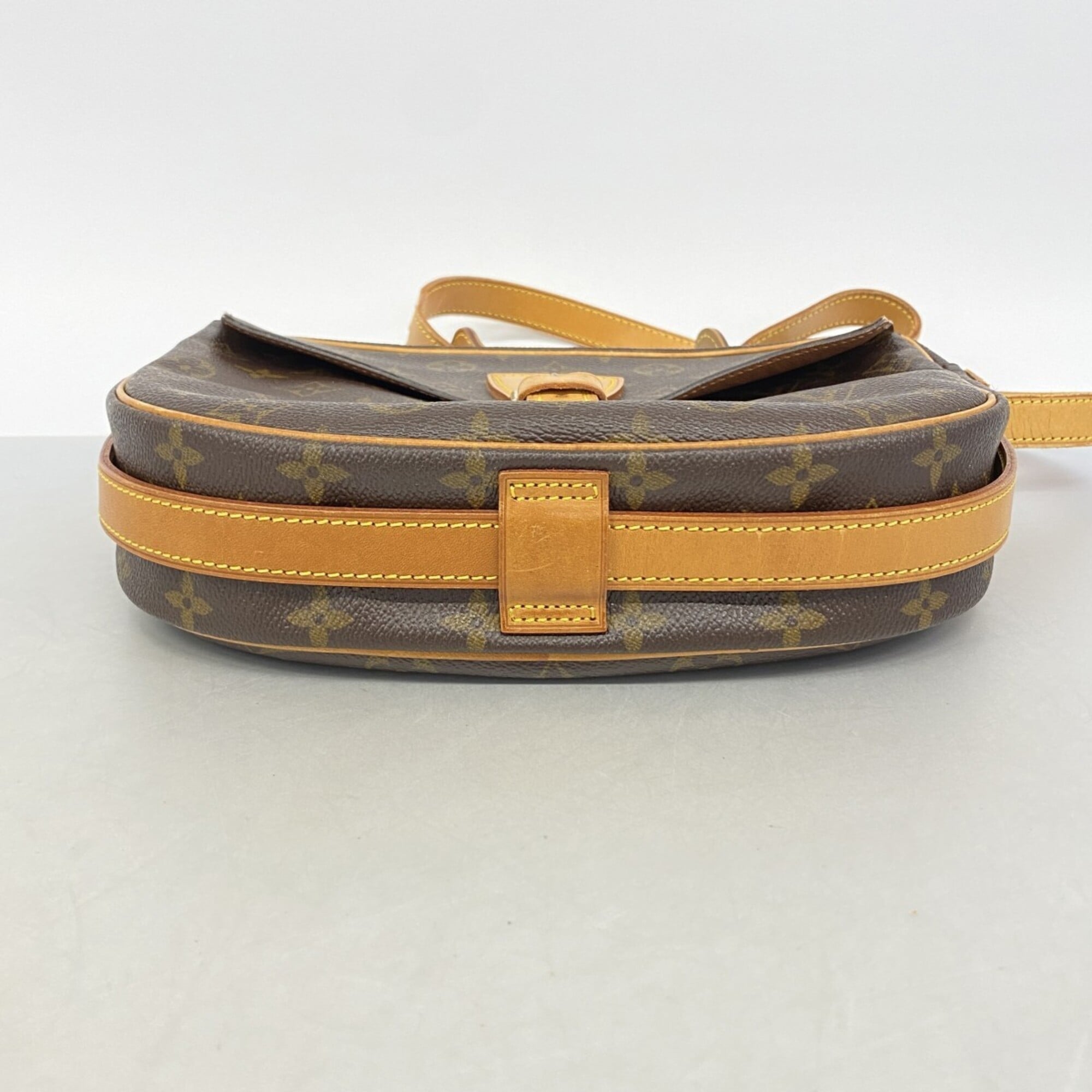 Louis Vuitton Brown Shoulder Bag (Pre-Owned)